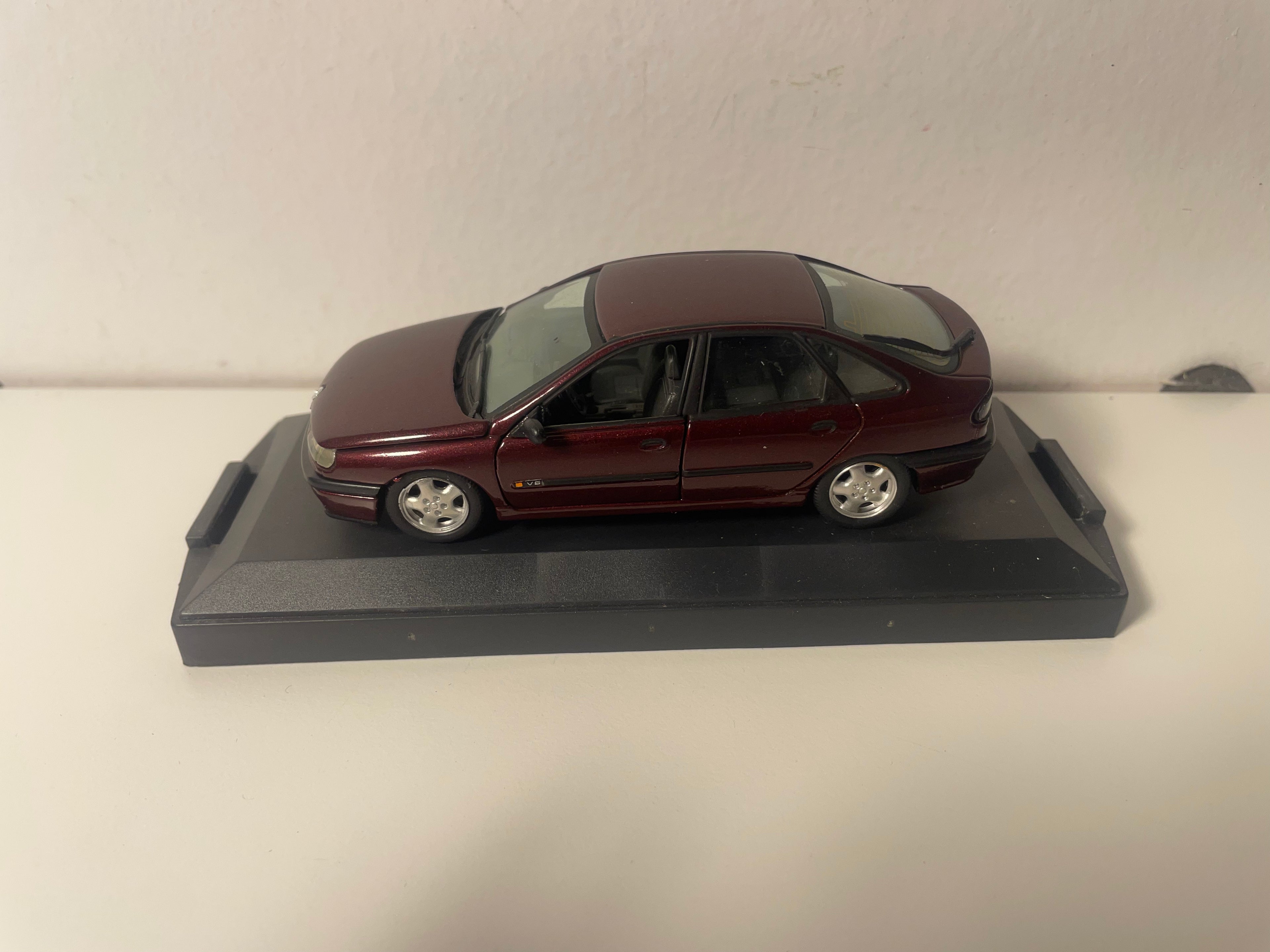 Renault Laguna bordeaux - VITESSE