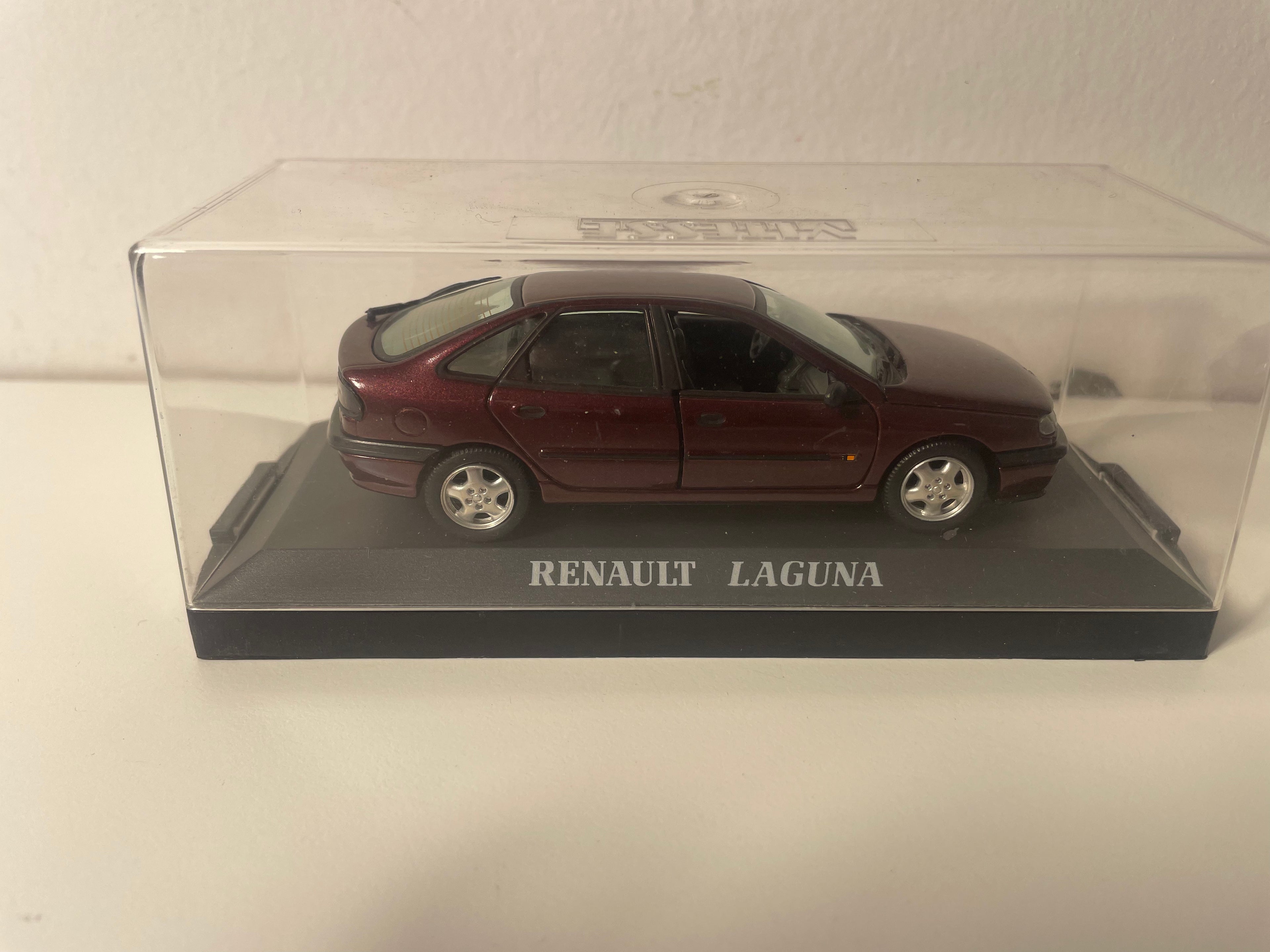 Renault Laguna bordeaux - VITESSE