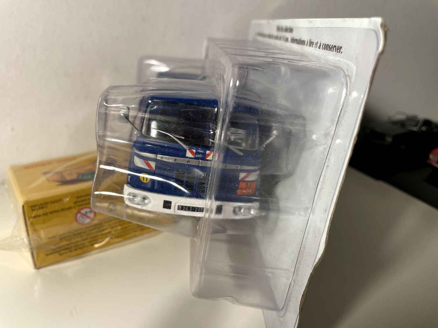 Camion Berliet GAK 5R blo déi tankend Gendarmerie - Hachette Kollektion