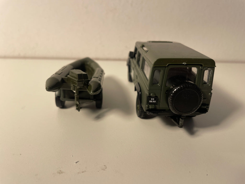 Land Rover Defender militaire avec sa barque - Solido (fabrication française) - boite N°CH1305
