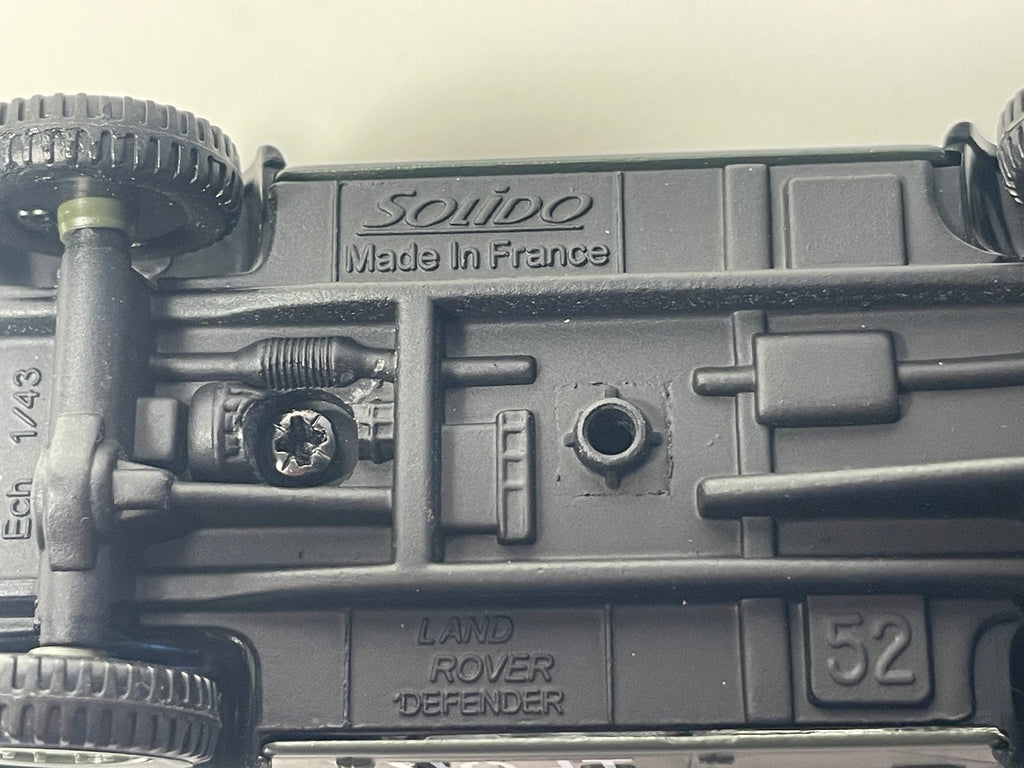Land Rover Defender militaire avec sa barque - Solido (fabrication française) - boite N°CH1305