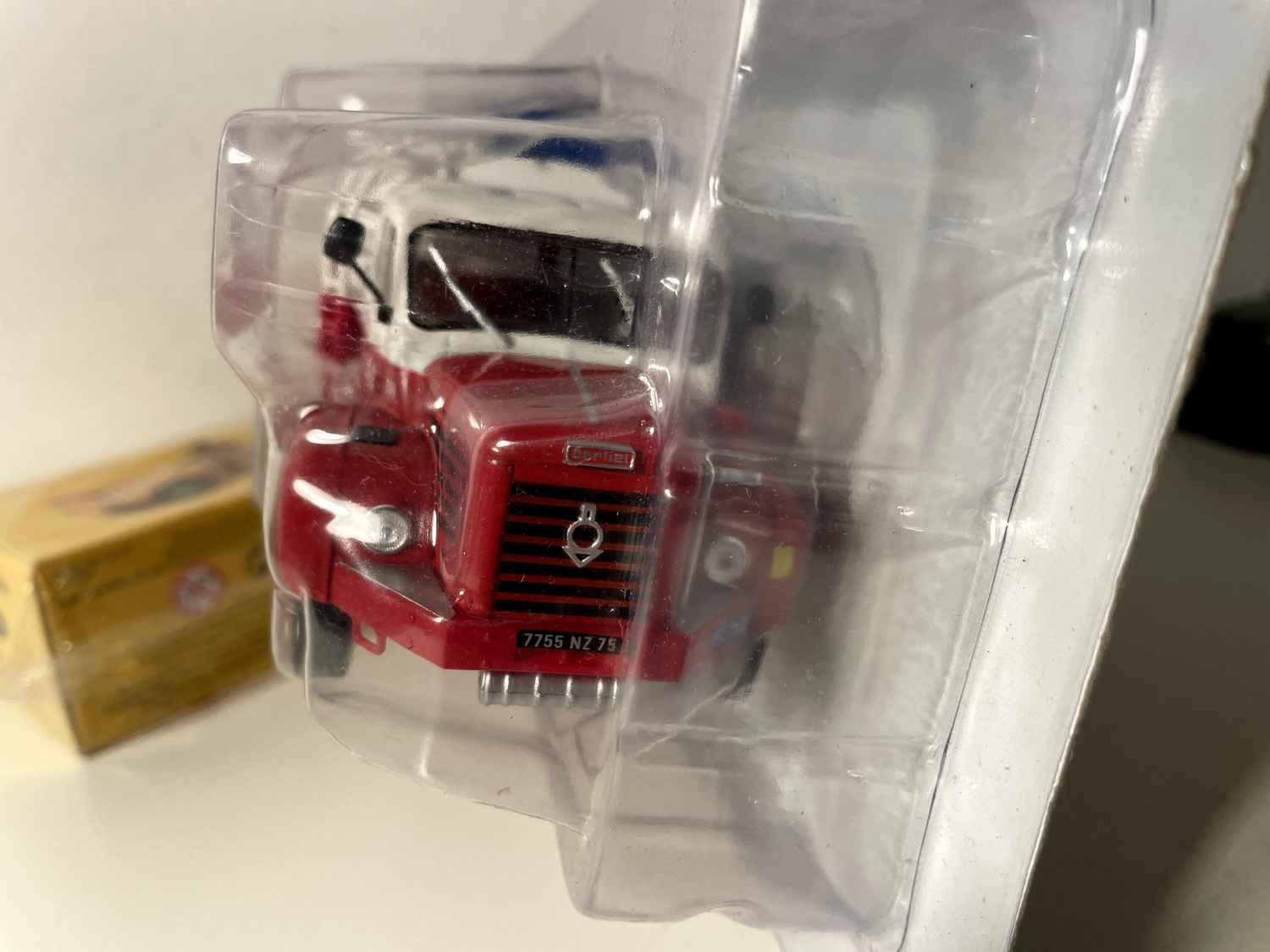 Cysterna samochodowa Berliet GLR 8 M2 TOTAL - Kolekcja Hachette