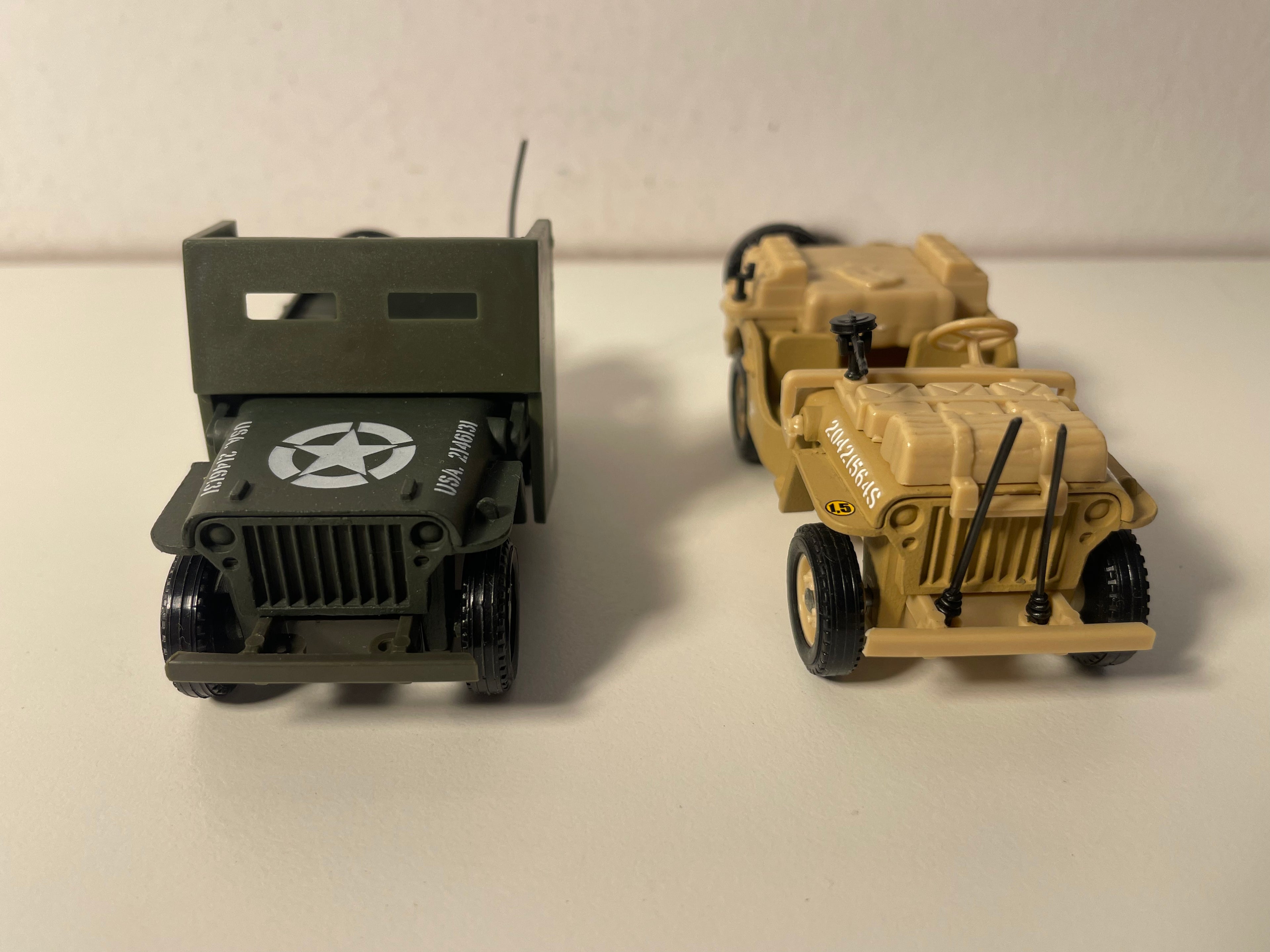 Set aus zwei Militär-Jeeps Willys - Solido (Herstellung ?) - Box Nr. AQ1478