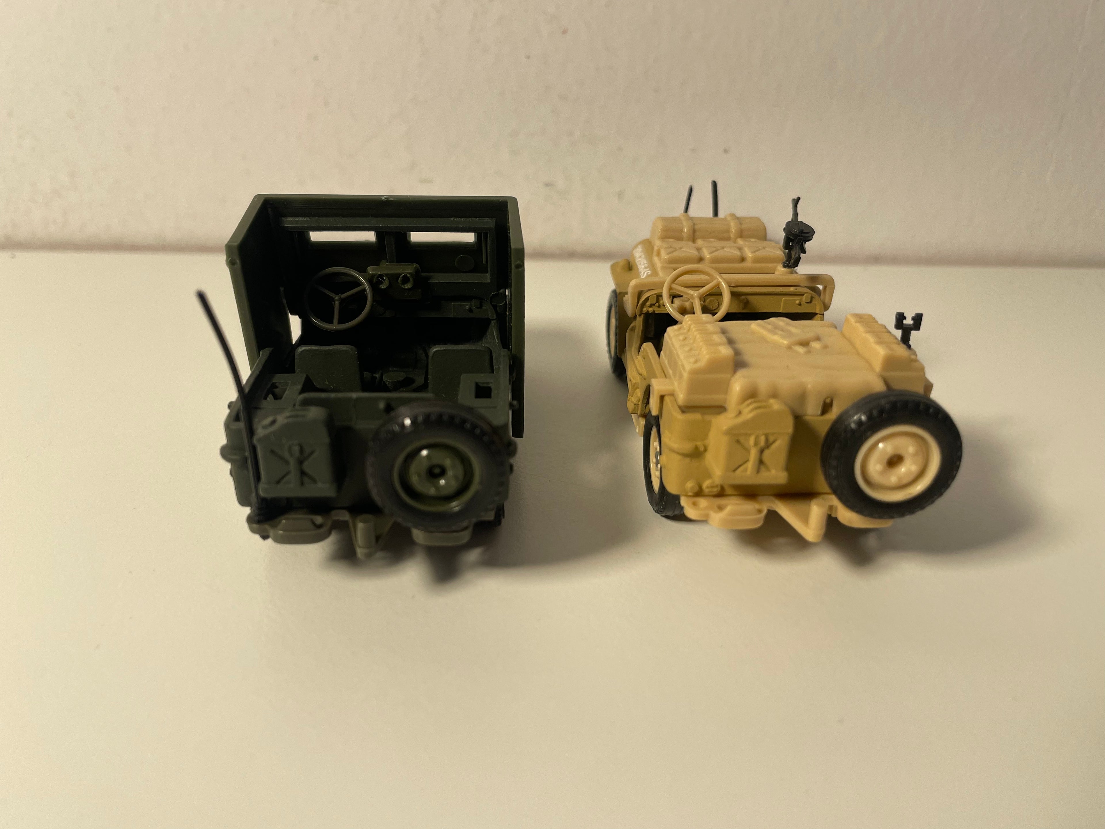 Set aus zwei Militär-Jeeps Willys - Solido (Herstellung ?) - Box Nr. AQ1478