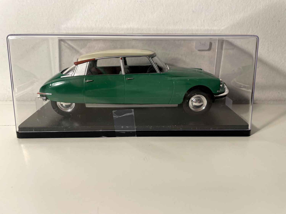 Citroën DS 19 groen van 1956 (Schaal 1/24)