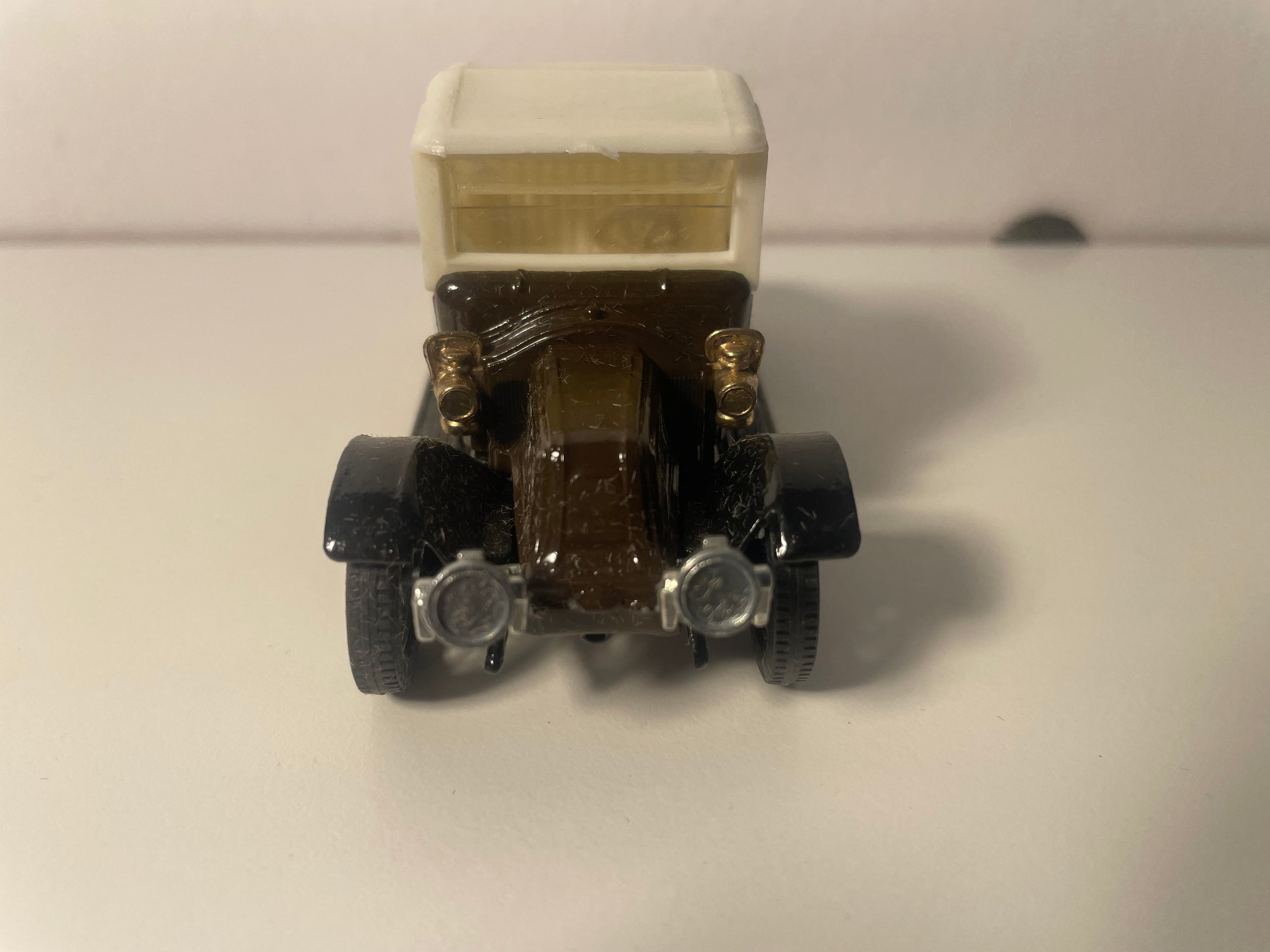 Renault 12/16 PS braun und weiß von 1910 - CORGI Referenz C862 (graue rechteckige Box)