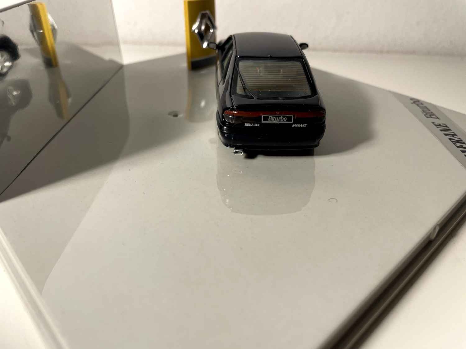 Renault Safrane Biturbo ciemnoniebieski (opakowanie kwadratowe - Renault Boutique)
