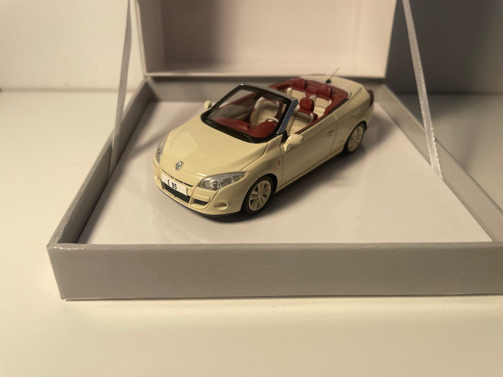 Renault Mégane coupé cabriolet Floride beige - SPARK (szara pudełkowa wersja)