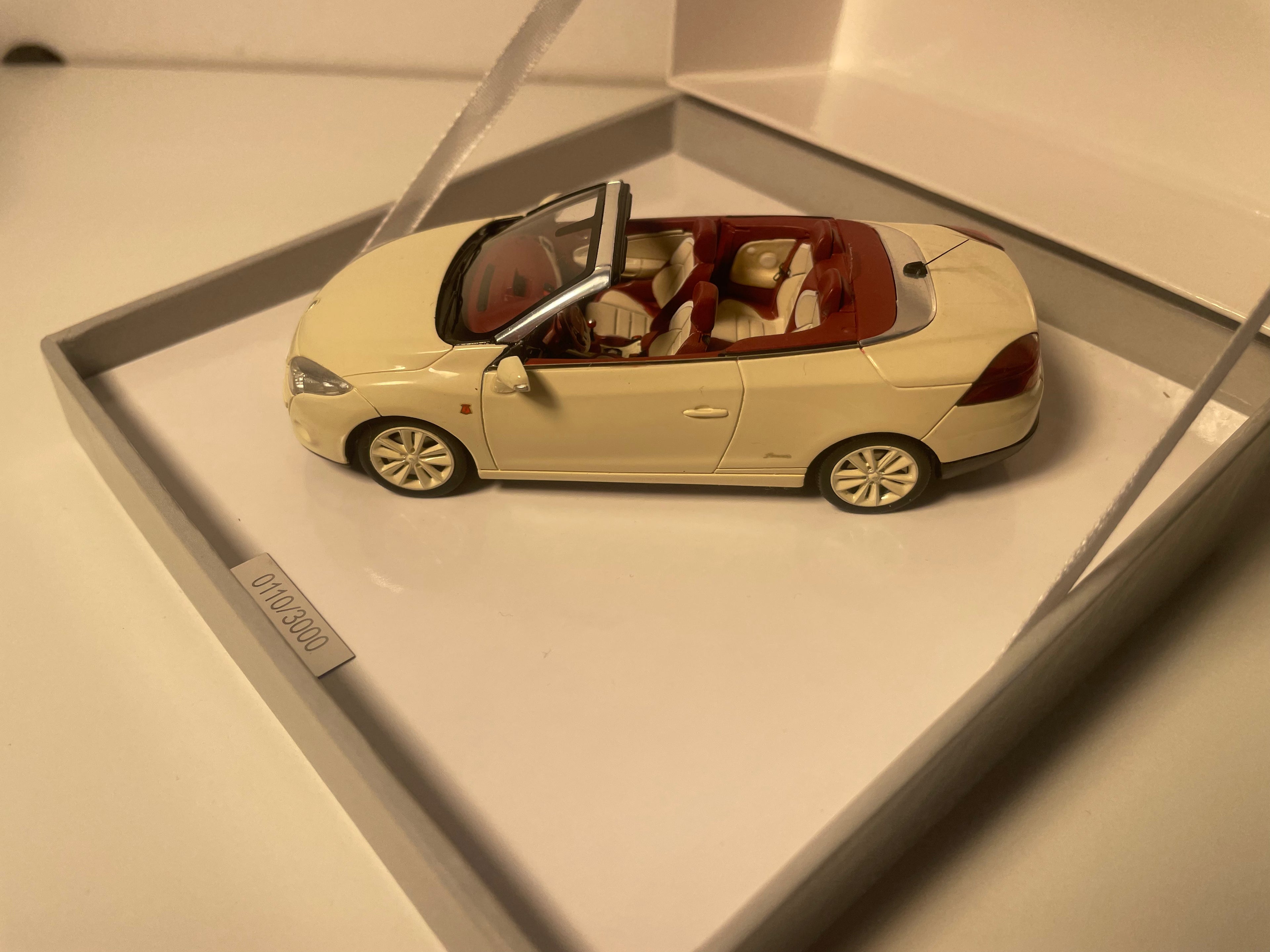 Renault Mégane coupé cabriolet Floride beige - SPARK (szara pudełkowa wersja)