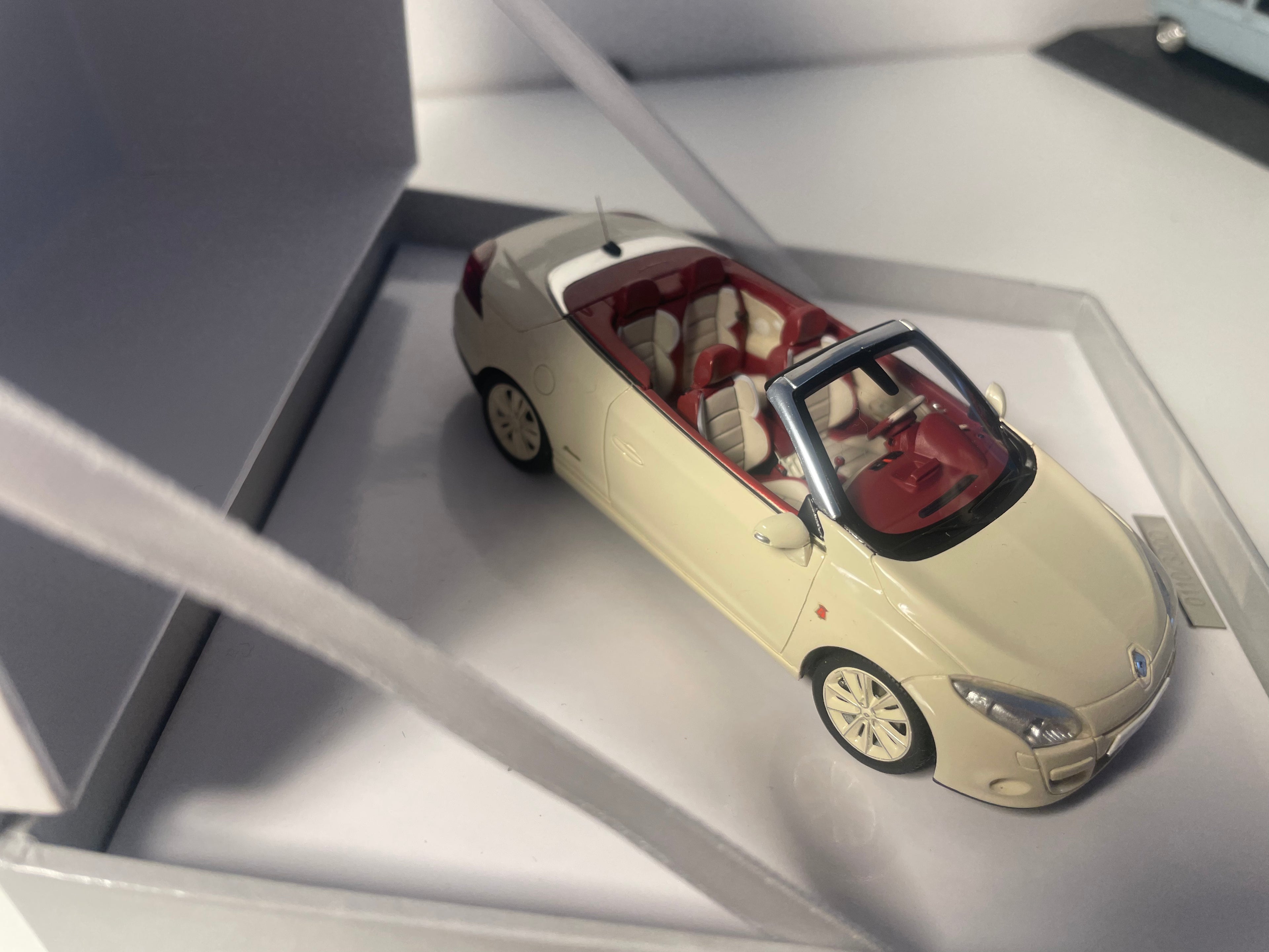 Renault Mégane coupé cabriolet Floride beige - SPARK (szara pudełkowa wersja)