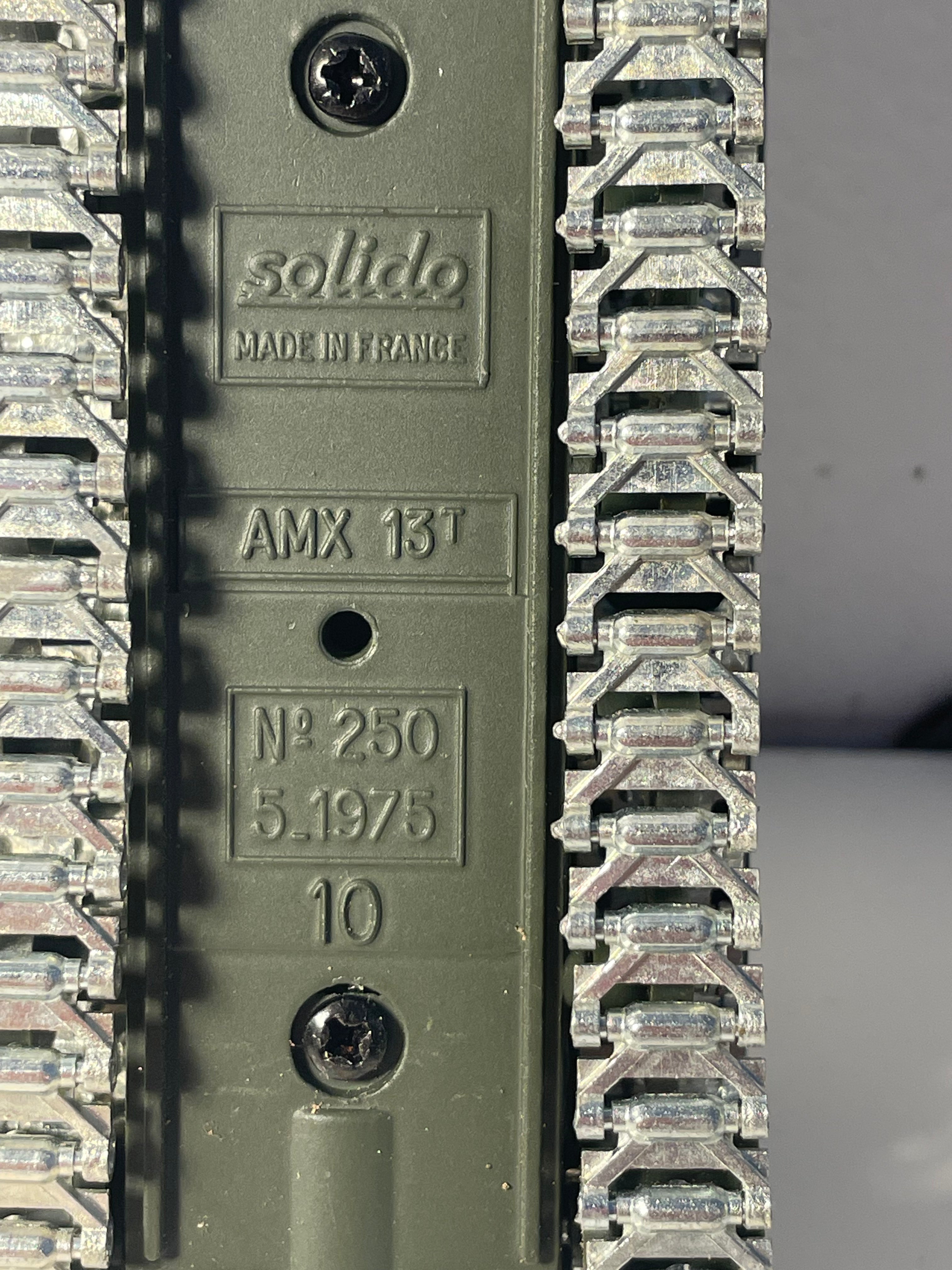 Tanque militar AMX 13 T - Solido (fabricación francesa) - caja N°AW7459