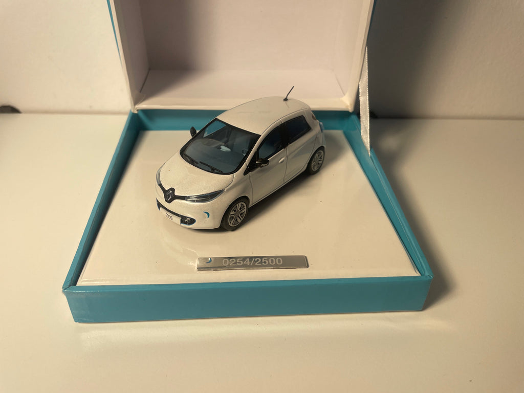 Renault ZOÉ pearlescent white - ELIGOR (square blue box set)