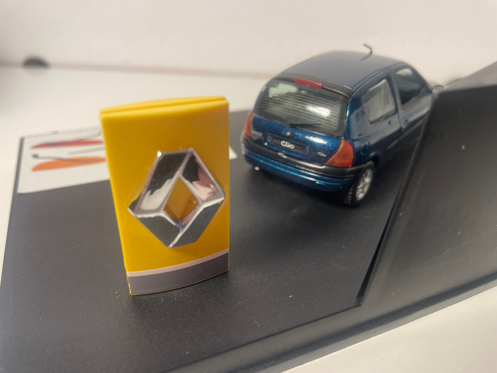 Renault Clio bleue - VITESSE (coffret boite rectangle avec boite en carton blanc)