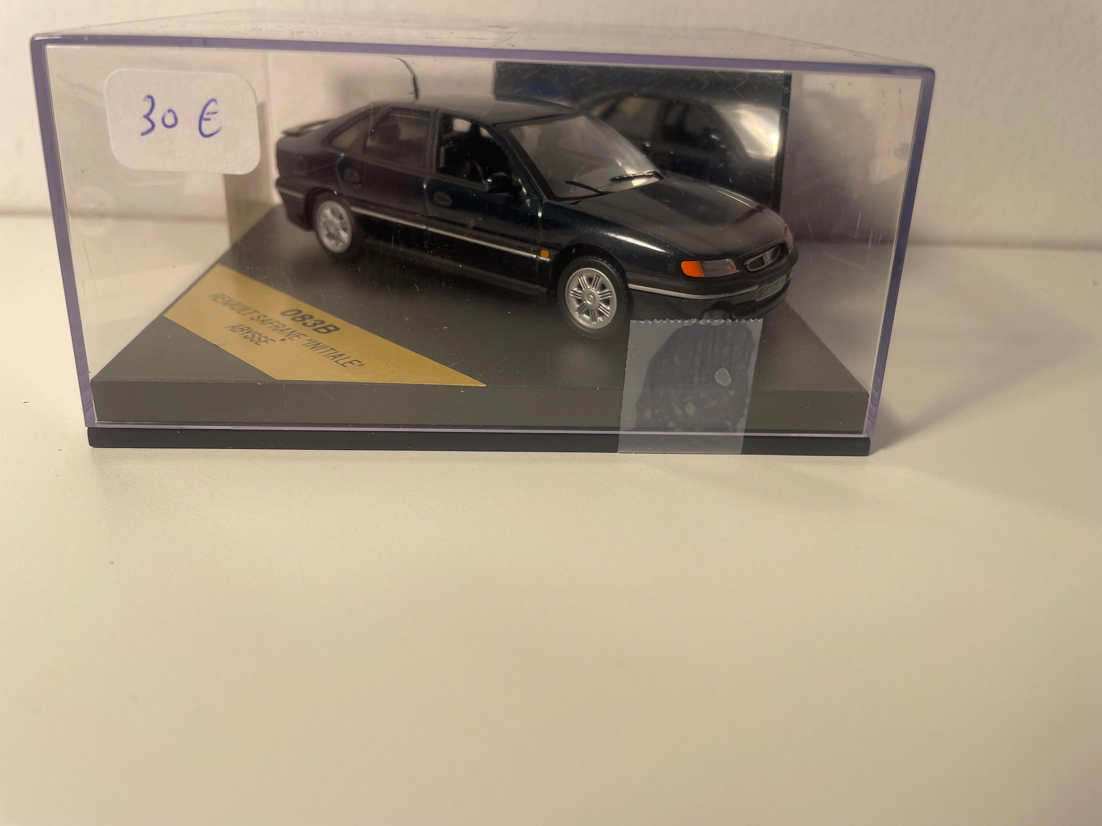 Renault Safrane Initiale na cor Abysse (azul escuro com um tom verde)? - Vitesse referência 083B (caixa quadrada)
