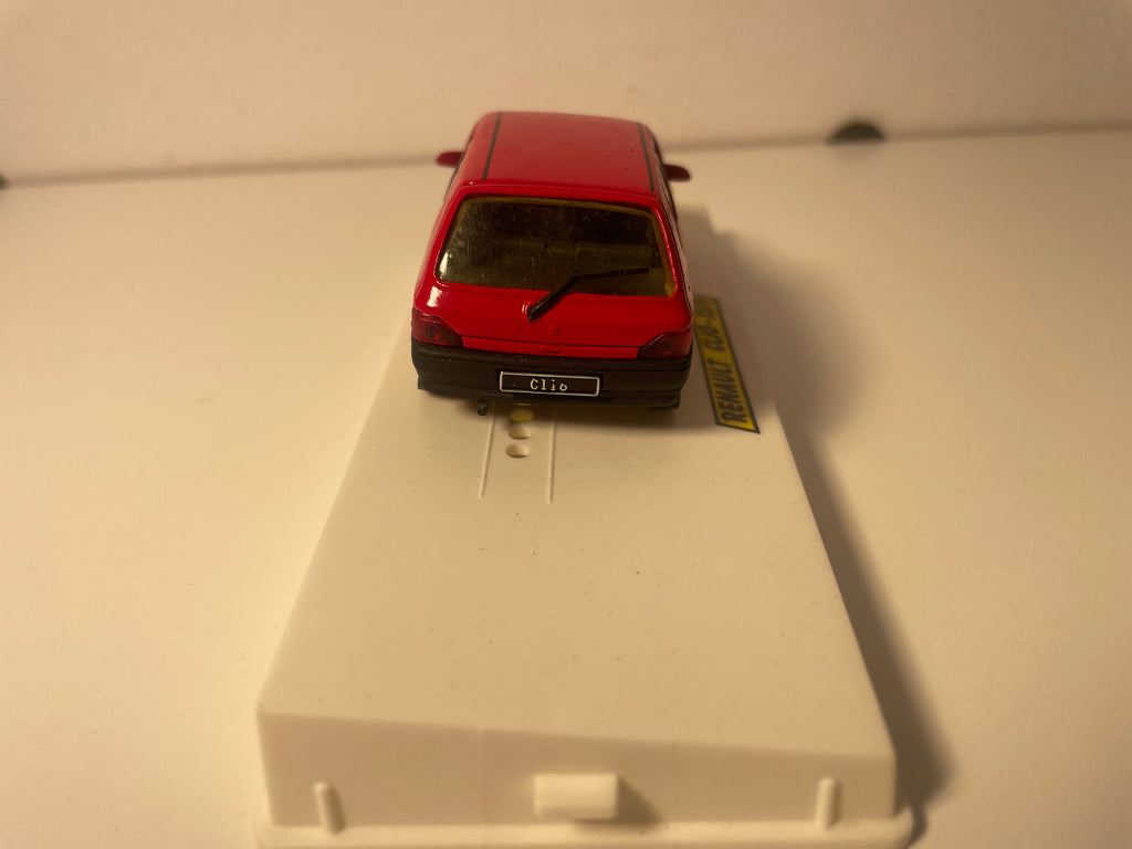 Renault Clio rossa - Solido riferimento 1519