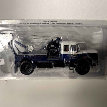 Berliet GLM 10A takelwagen (blauwe vrachtwagen en witte cabine)