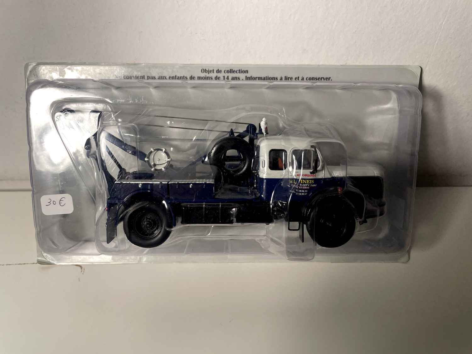 Camión de reparación Berliet GLM 10A (camión azul y cabina blanca)