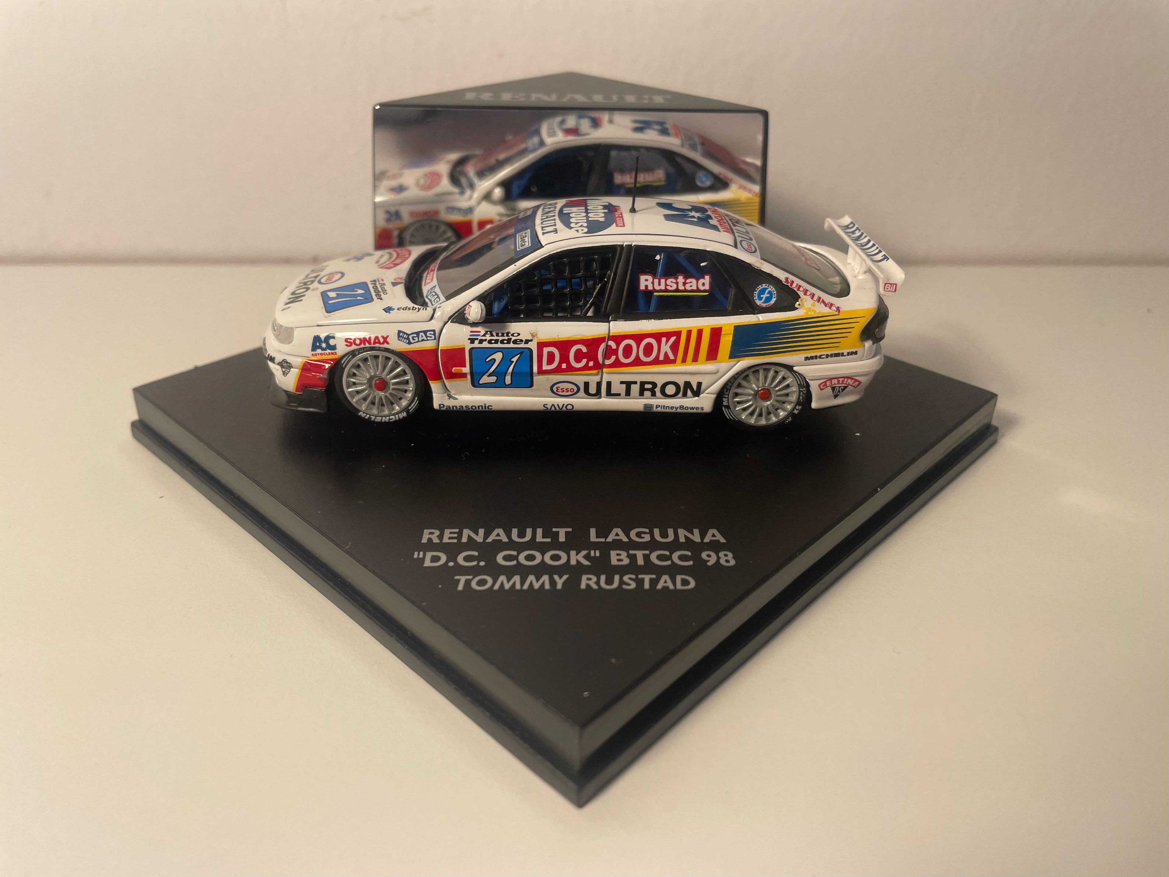 Renault Laguna "D.C. COOK" BTCC 98 white number 21 - square box