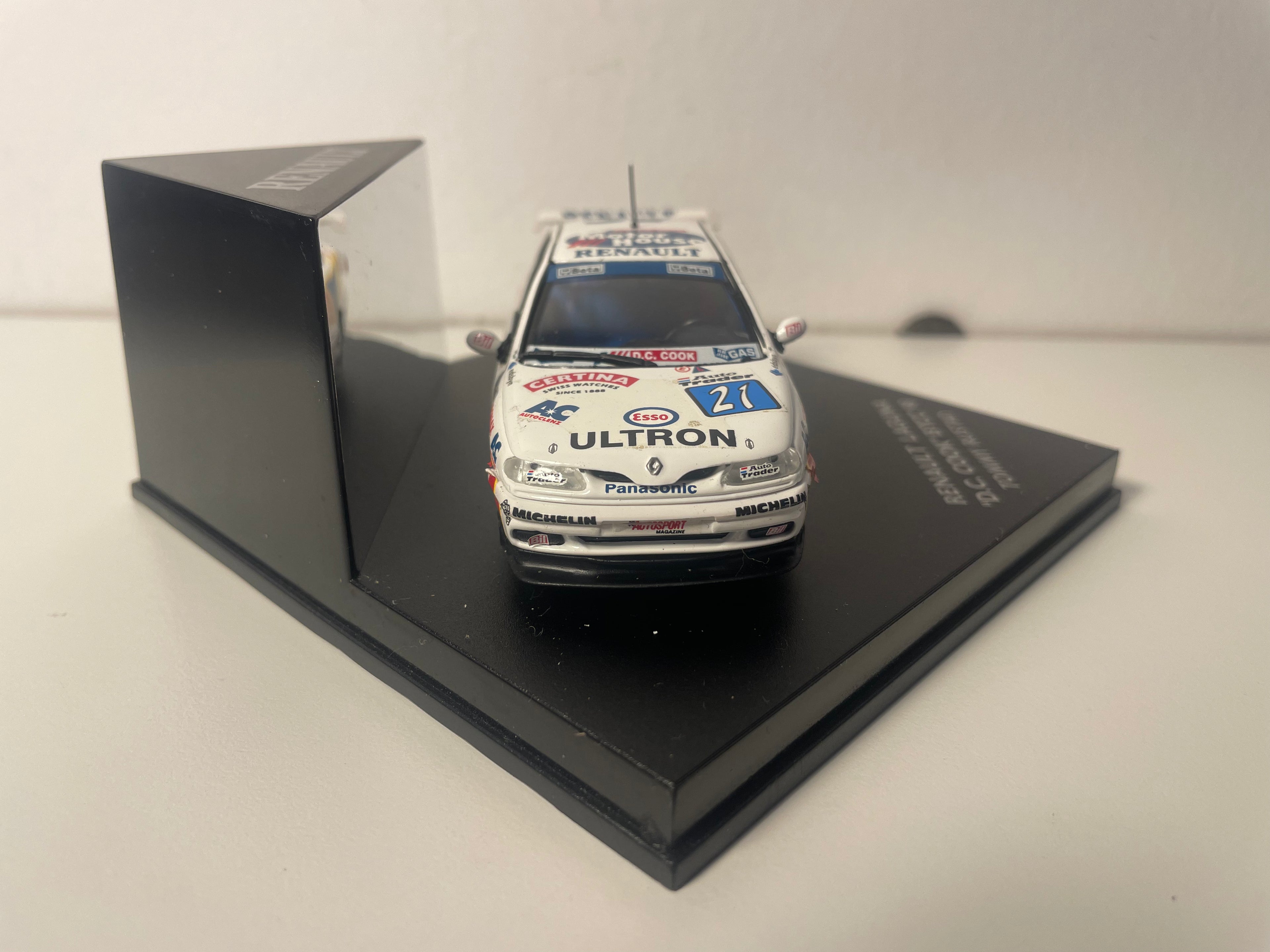 Renault Laguna "D.C. COOK" BTCC 98 white number 21 - square box