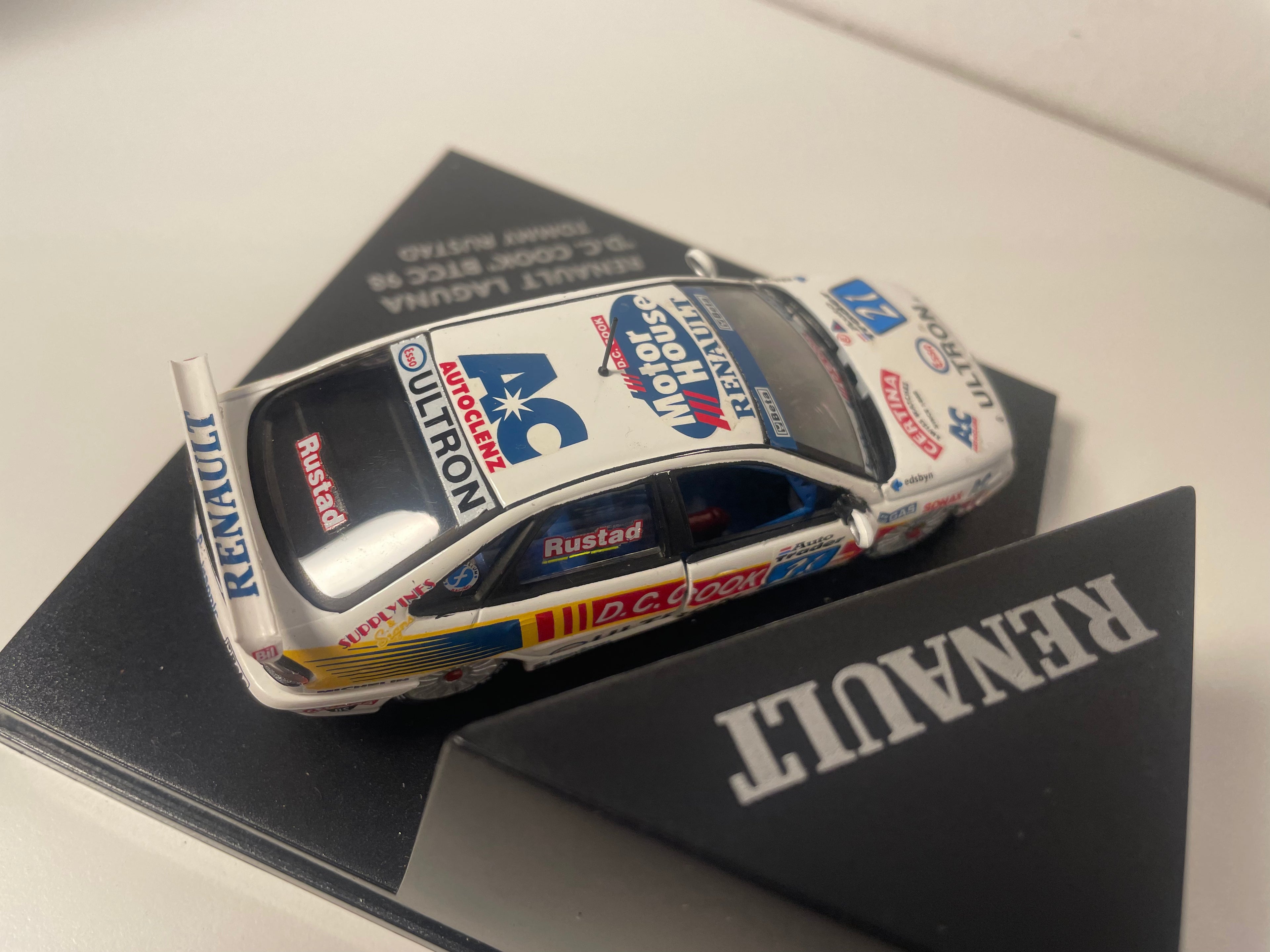Renault Laguna "D.C. COOK" BTCC 98 white number 21 - square box