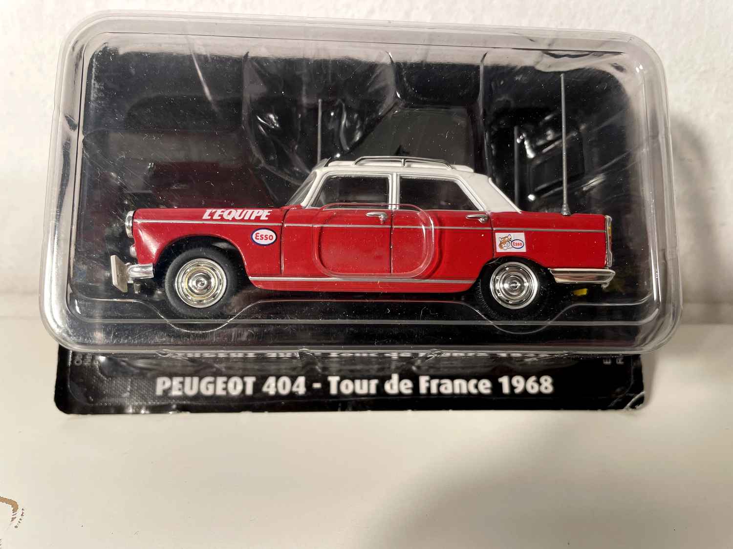 Peugeot 404 rojo y blanco "L'Equipe" Tour de Francia 1968