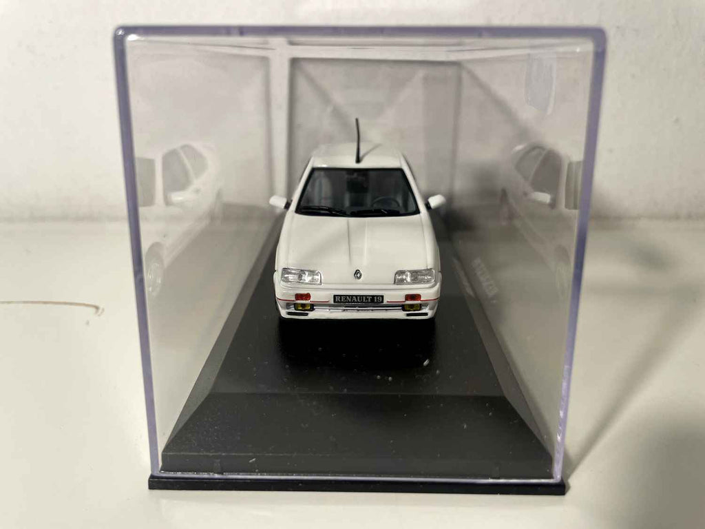 Renault 19 16S blanco (Norev)