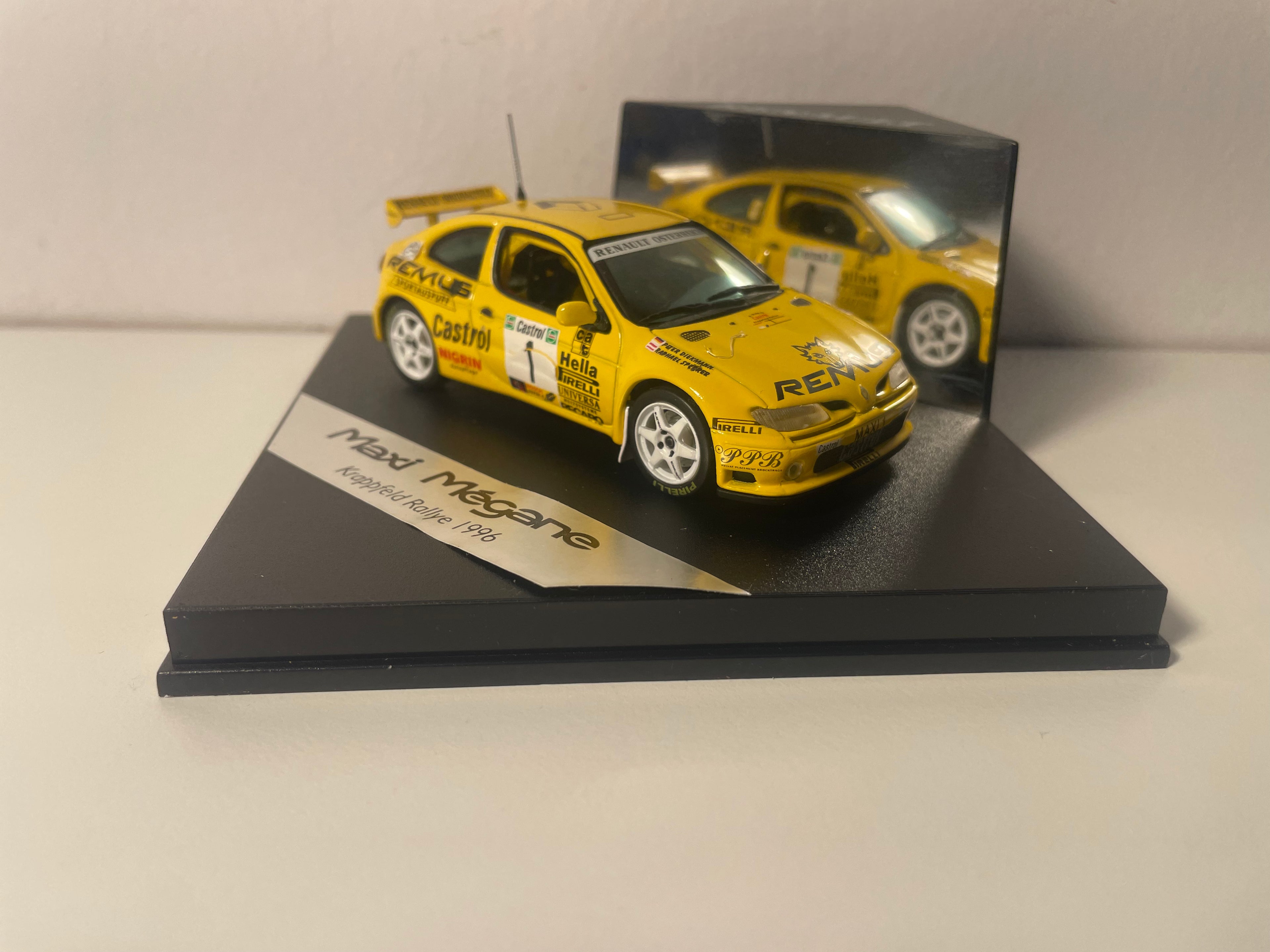 Renault Maxi Mégane jaune numéro 1 - rallye de Krappfeld de 1996 - Vitesse (boite carrée)