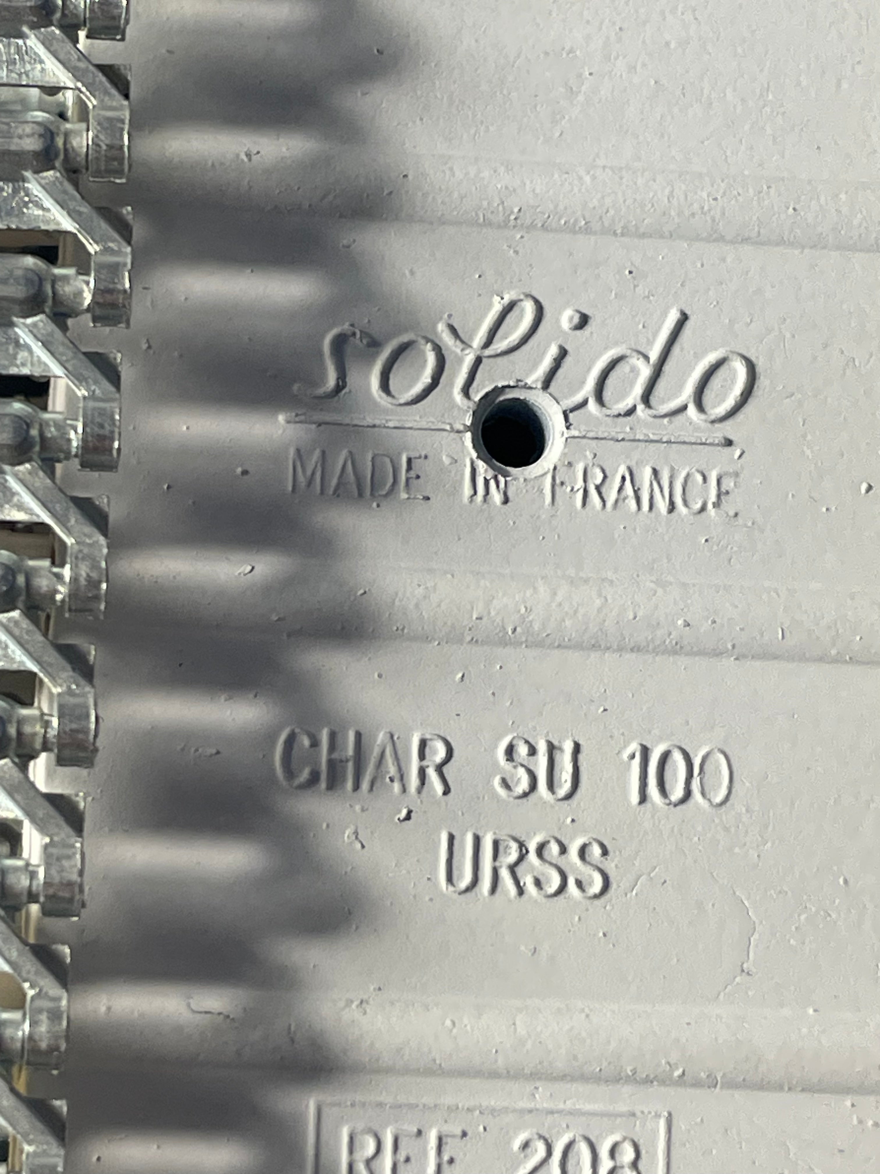 Char militaire SU 100 (URSS) - Solido (fabrication française) - boite N°BT7700 (char tâché)
