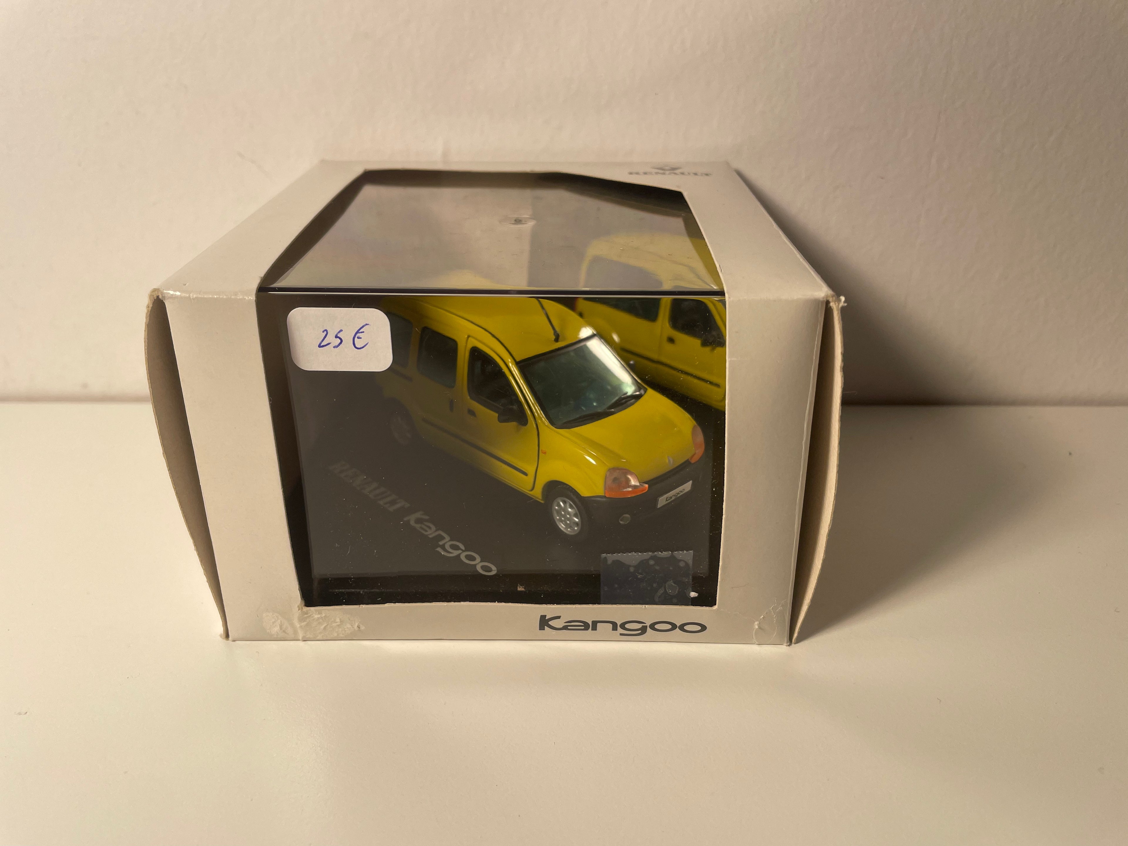Renault Kangoo żółty z oknami - Vitesse (pudełko kwadratowe)
