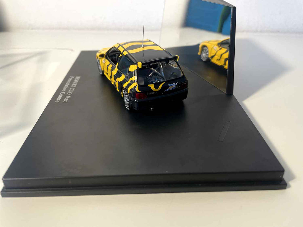 Renault Clio Maxi Gelb und Schwarz - Rennpräsentation (Rechteckbox)