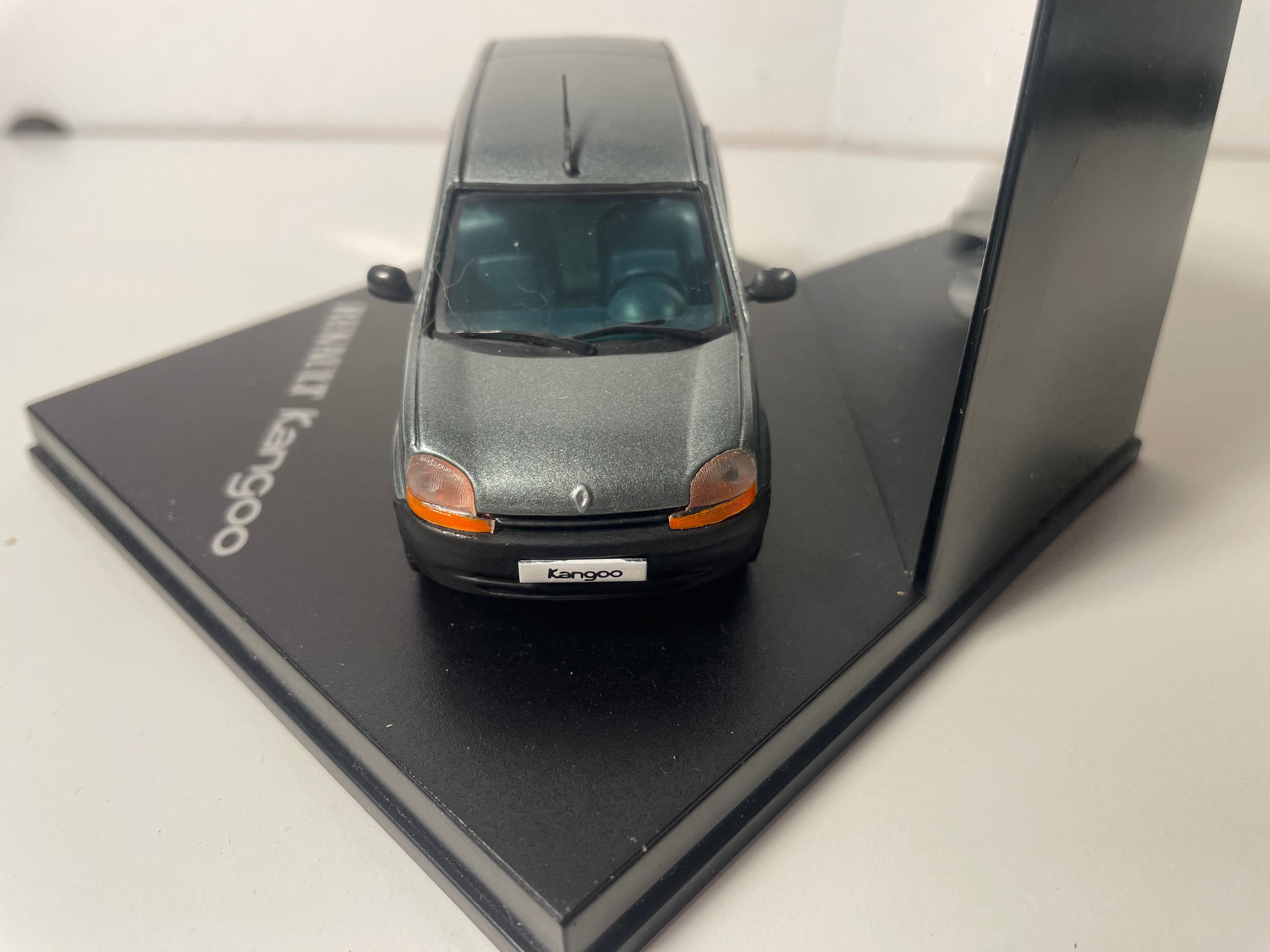 Renault Kangoo gris tôlé - Vitesse (boite carrée)
