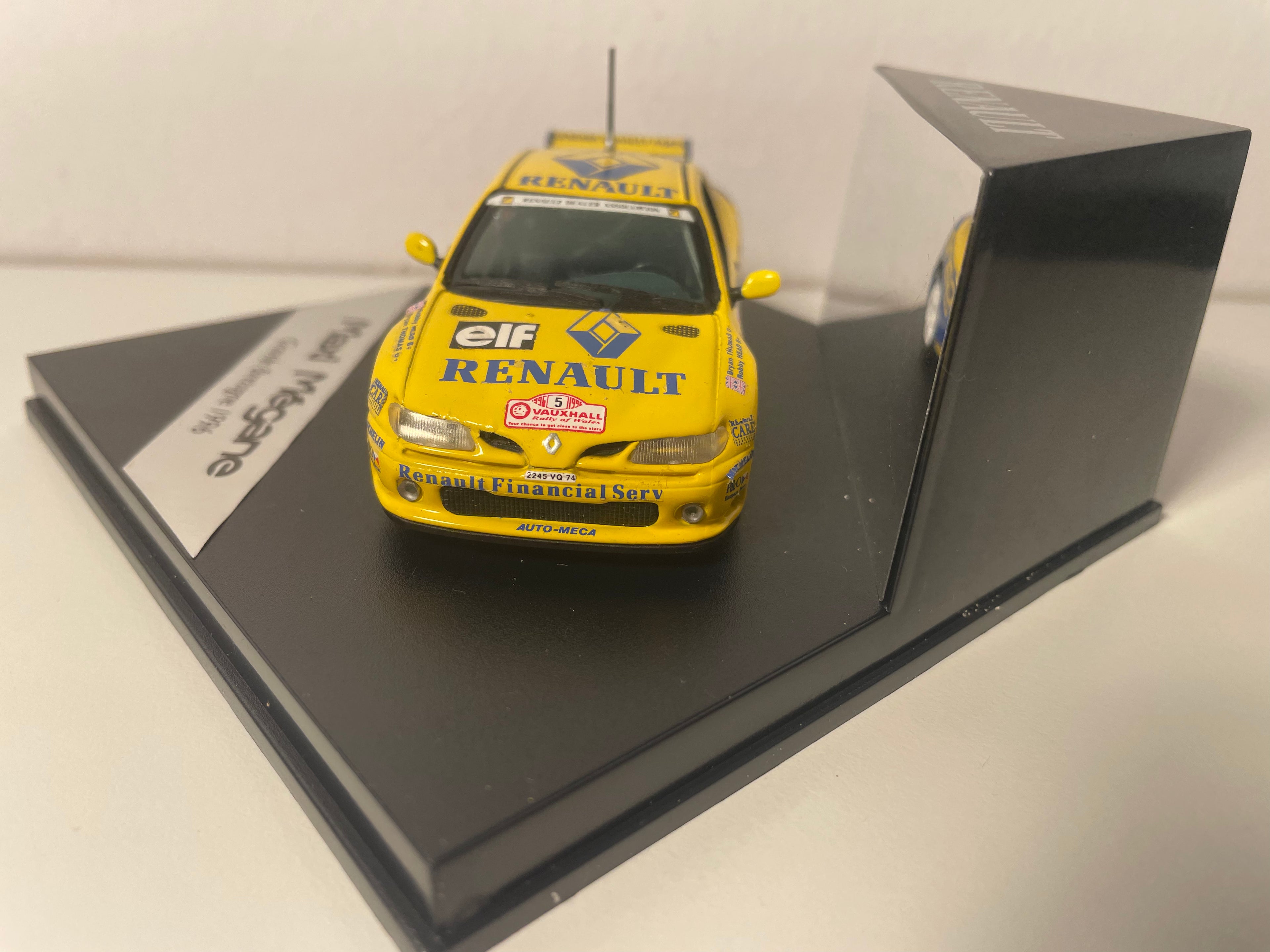 Renault Maxi Mégane jaune et bleu numéro 5 - rallye de Grande-Bretagne de 1996 - VITESSE (boite carrée)