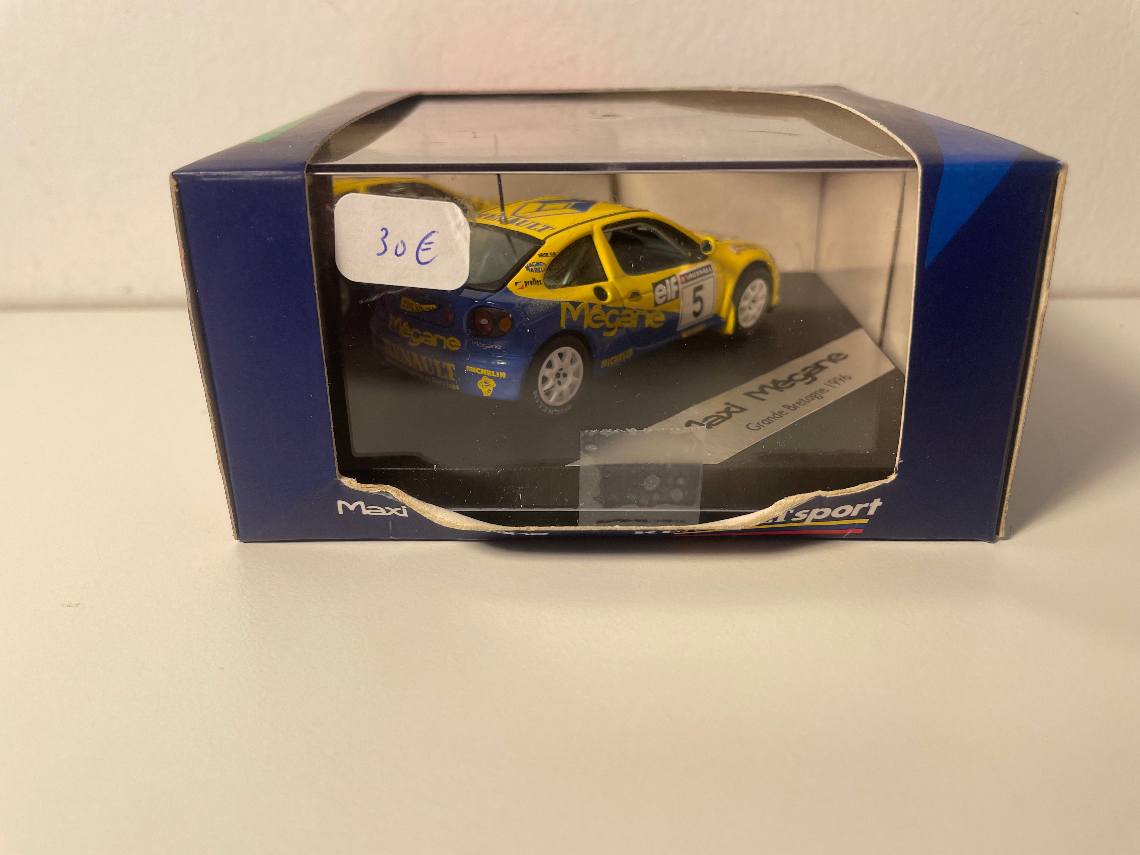 Renault Maxi Mégane jaune et bleu numéro 5 - rallye de Grande-Bretagne de 1996 - VITESSE (boite carrée)