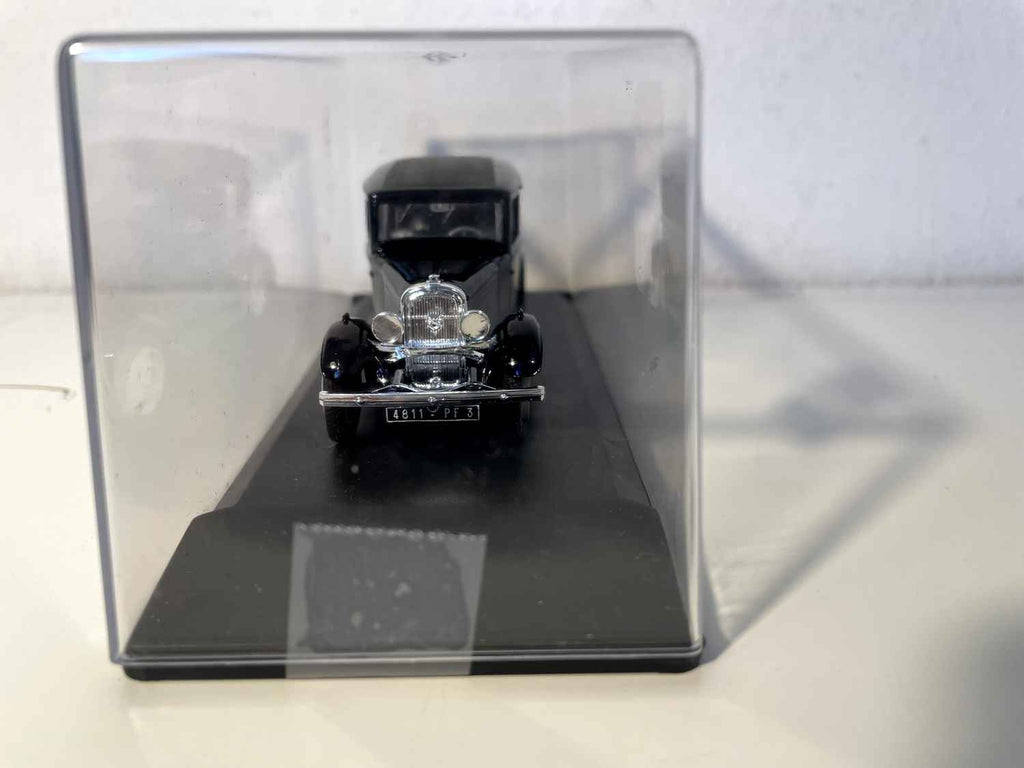 Peugeot 201 schwaarz Limousine vun 1931 (Eligor)