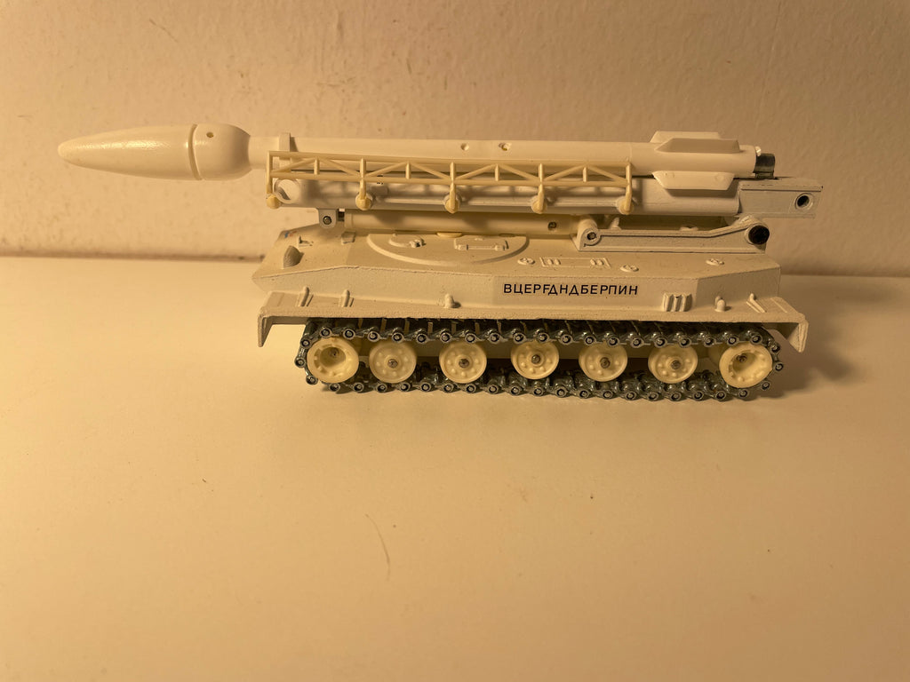 Char militaire amphibie PT 76 (URSS) -Solido (fabrication française) - PAS DEBOITE