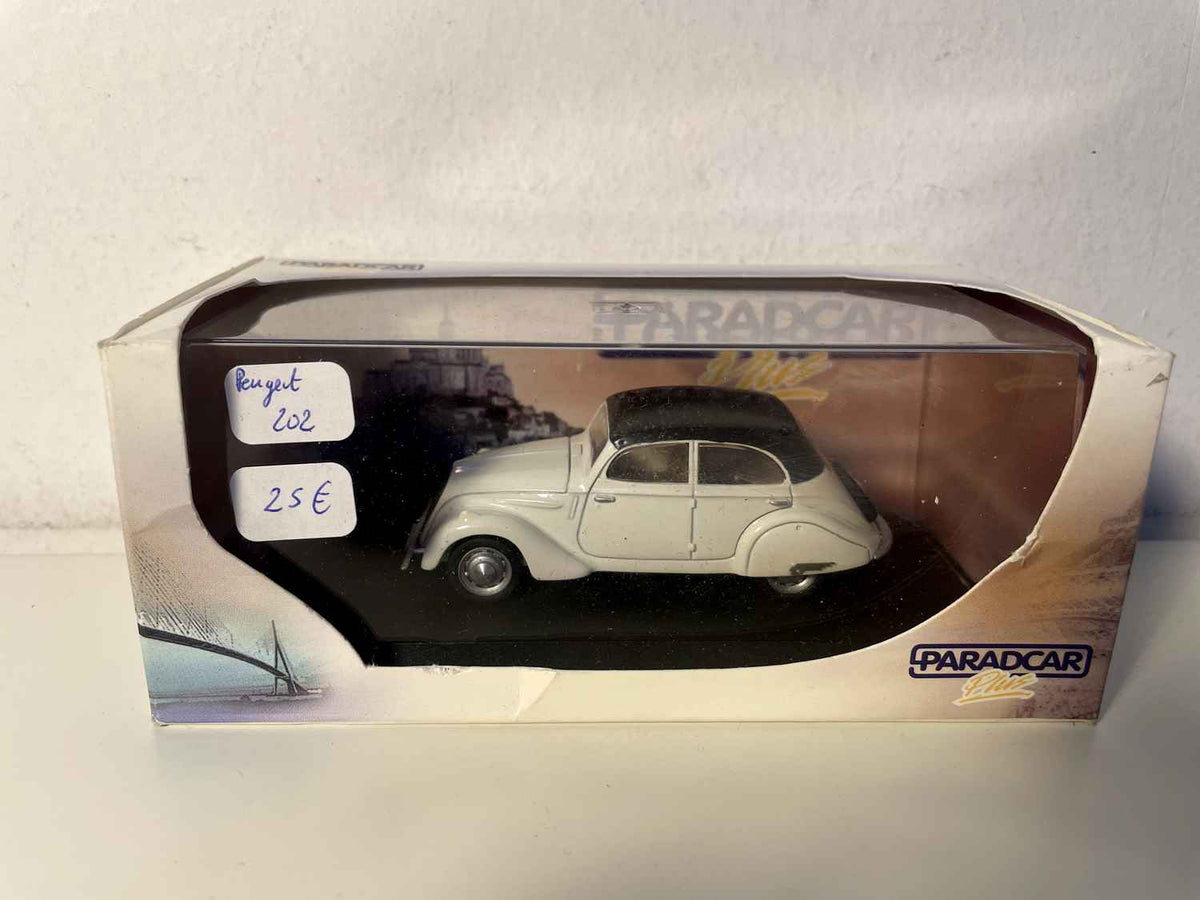 Peugeot 202 kabriolet beżowy z czarną maską (Paradcar)