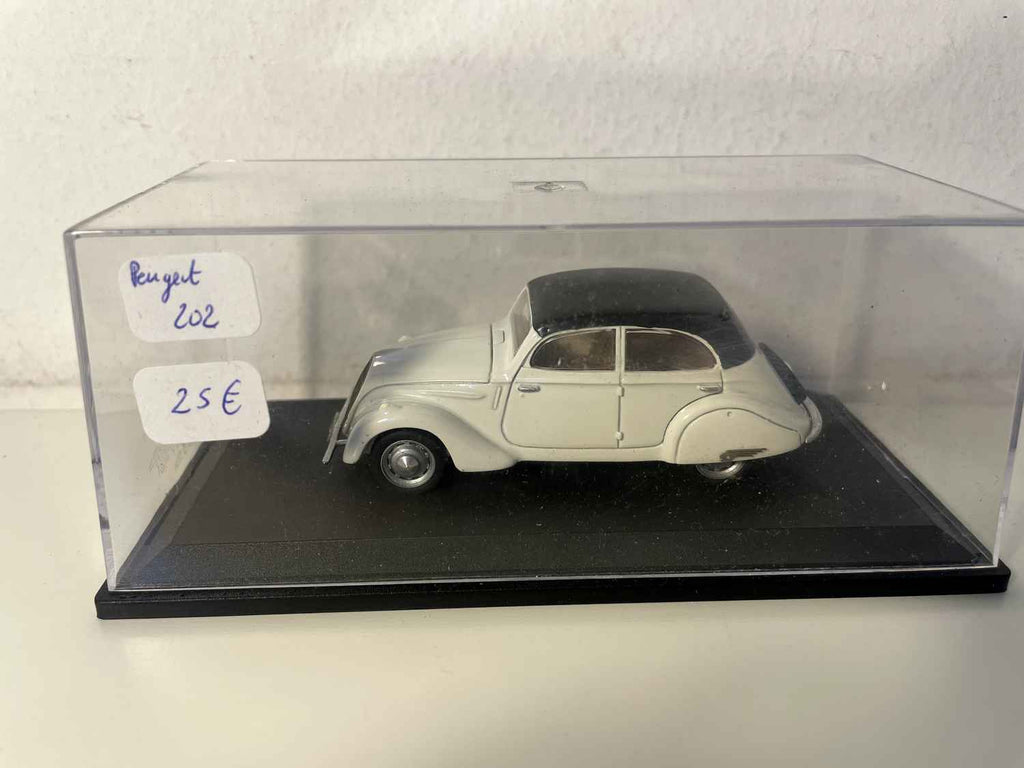 Peugeot 202 kabriolet beżowy z czarną maską (Paradcar)