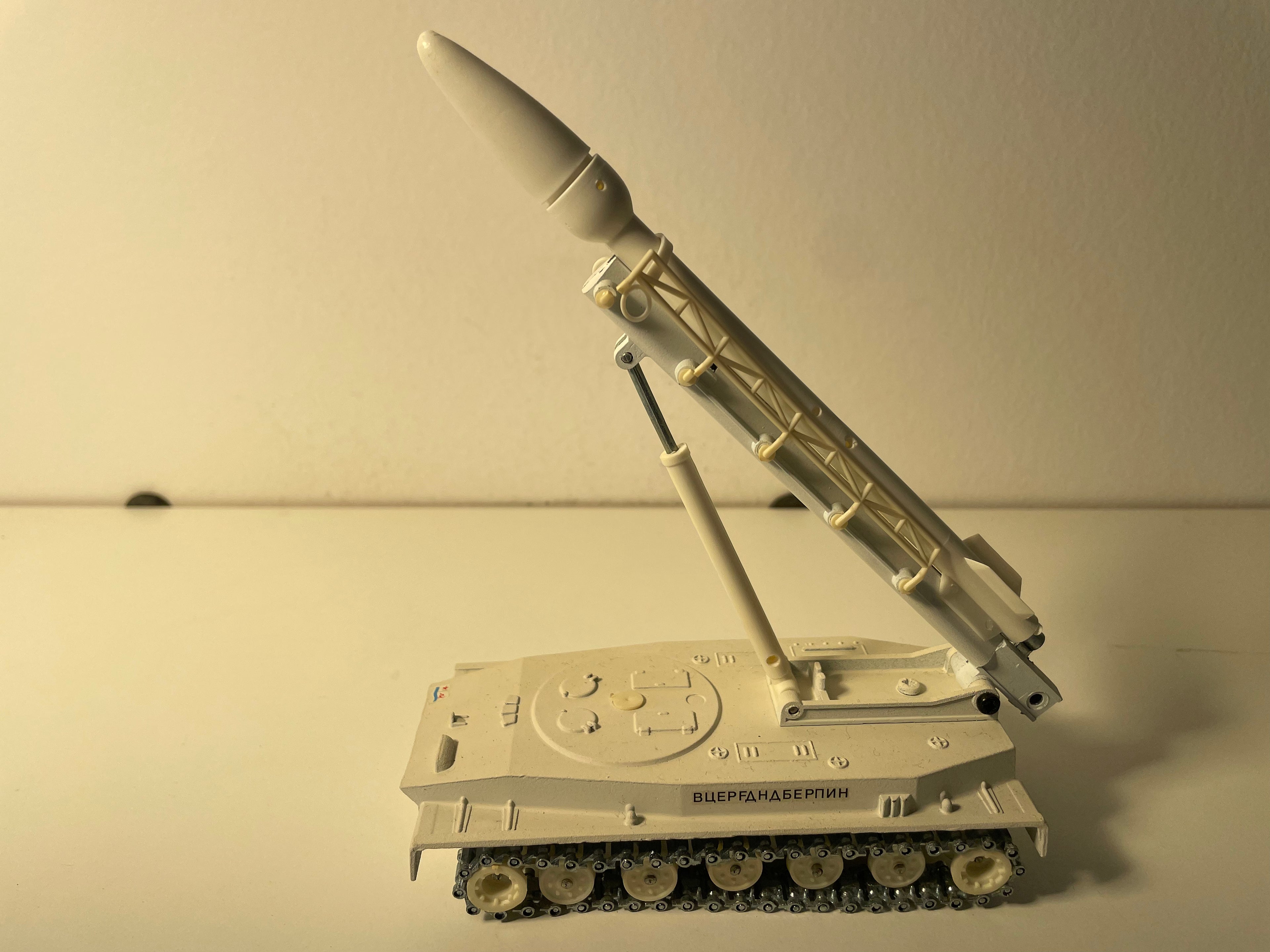 Char militaire amphibie PT 76 (URSS) -Solido (fabrication française) - PAS DEBOITE