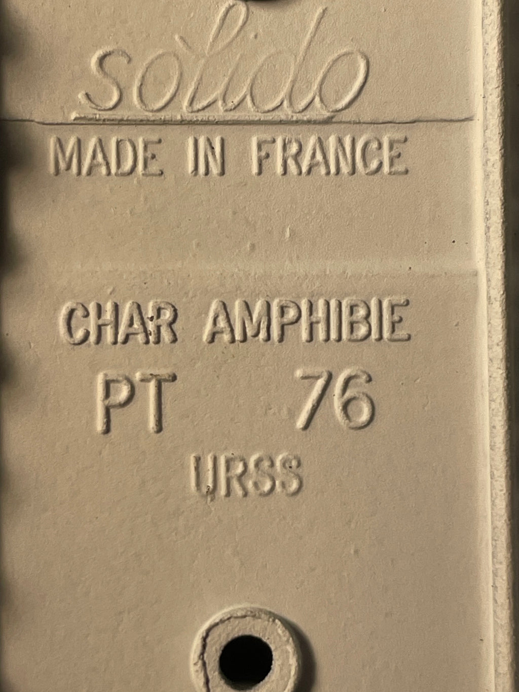 Char militaire amphibie PT 76 (URSS) -Solido (fabrication française) - PAS DEBOITE