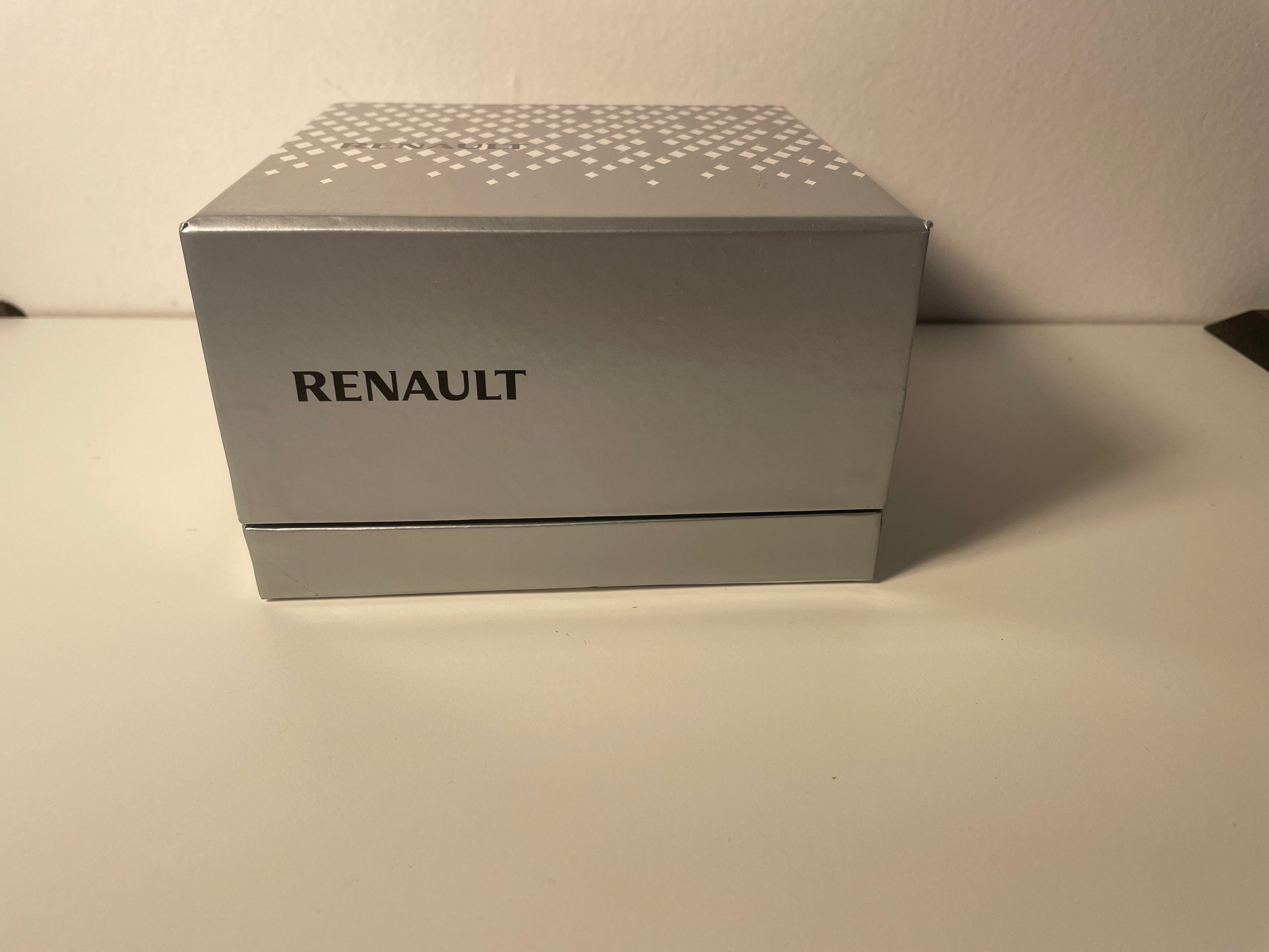 Renault Clio czerwona - ELIGOR (szara pudełko kwadratowe)