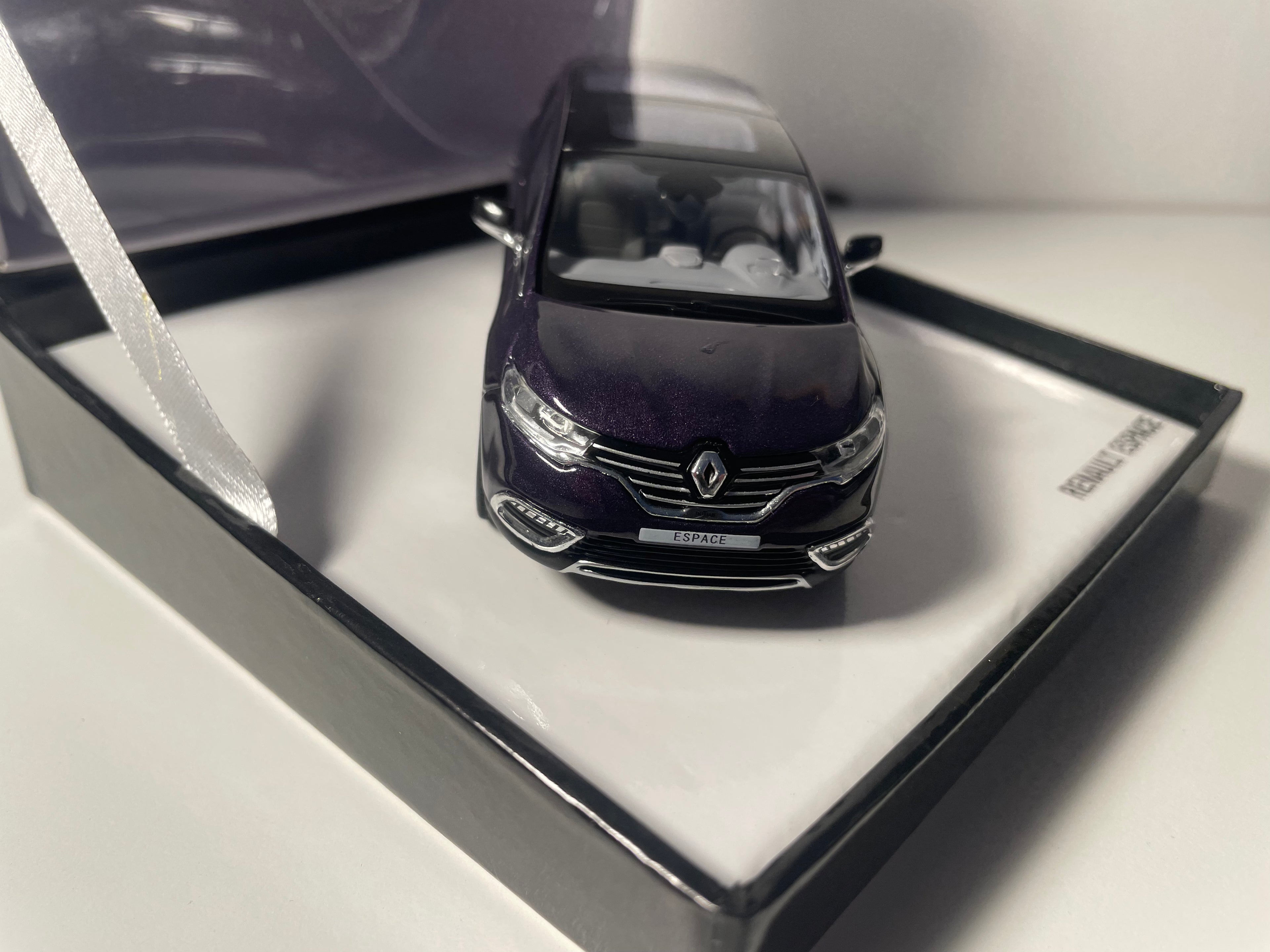 Renault Espace Initiale améthyste (violet foncée) - NOREV (boite carrée noire)
