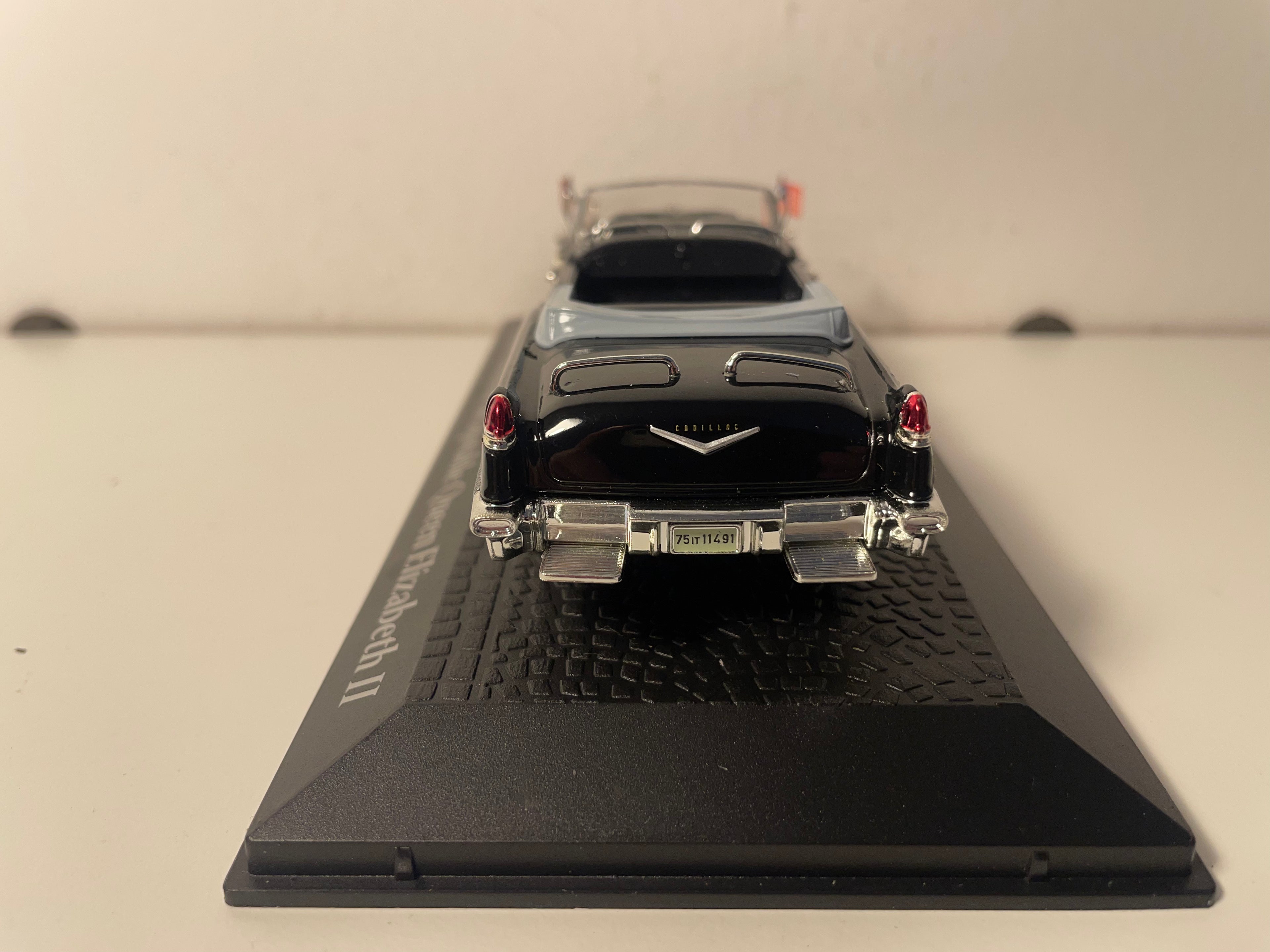 Limusina Cadillac descapotable negra Reina Isabel 2 (colección de coches de jefes de estado) - viaje a París de Dwight D. Eisenhower en 1959