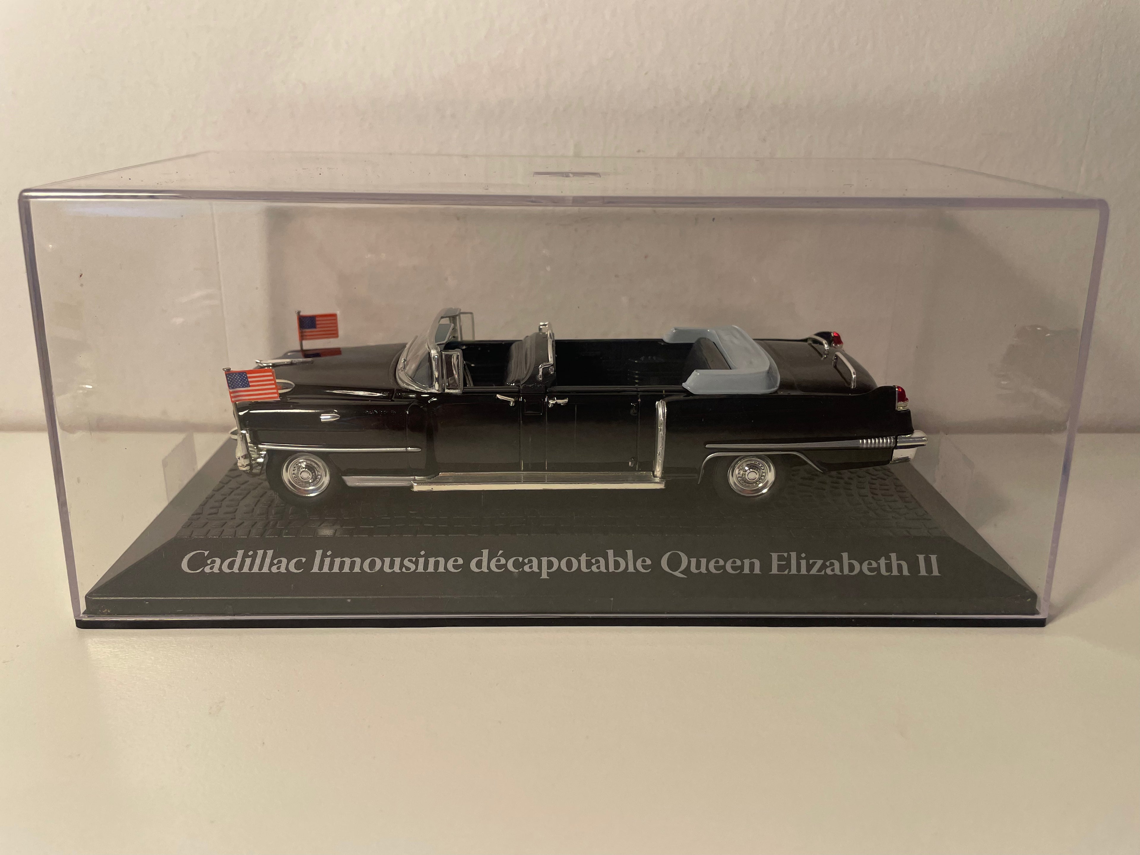 Limusina Cadillac descapotable negra Reina Isabel 2 (colección de coches de jefes de estado) - viaje a París de Dwight D. Eisenhower en 1959