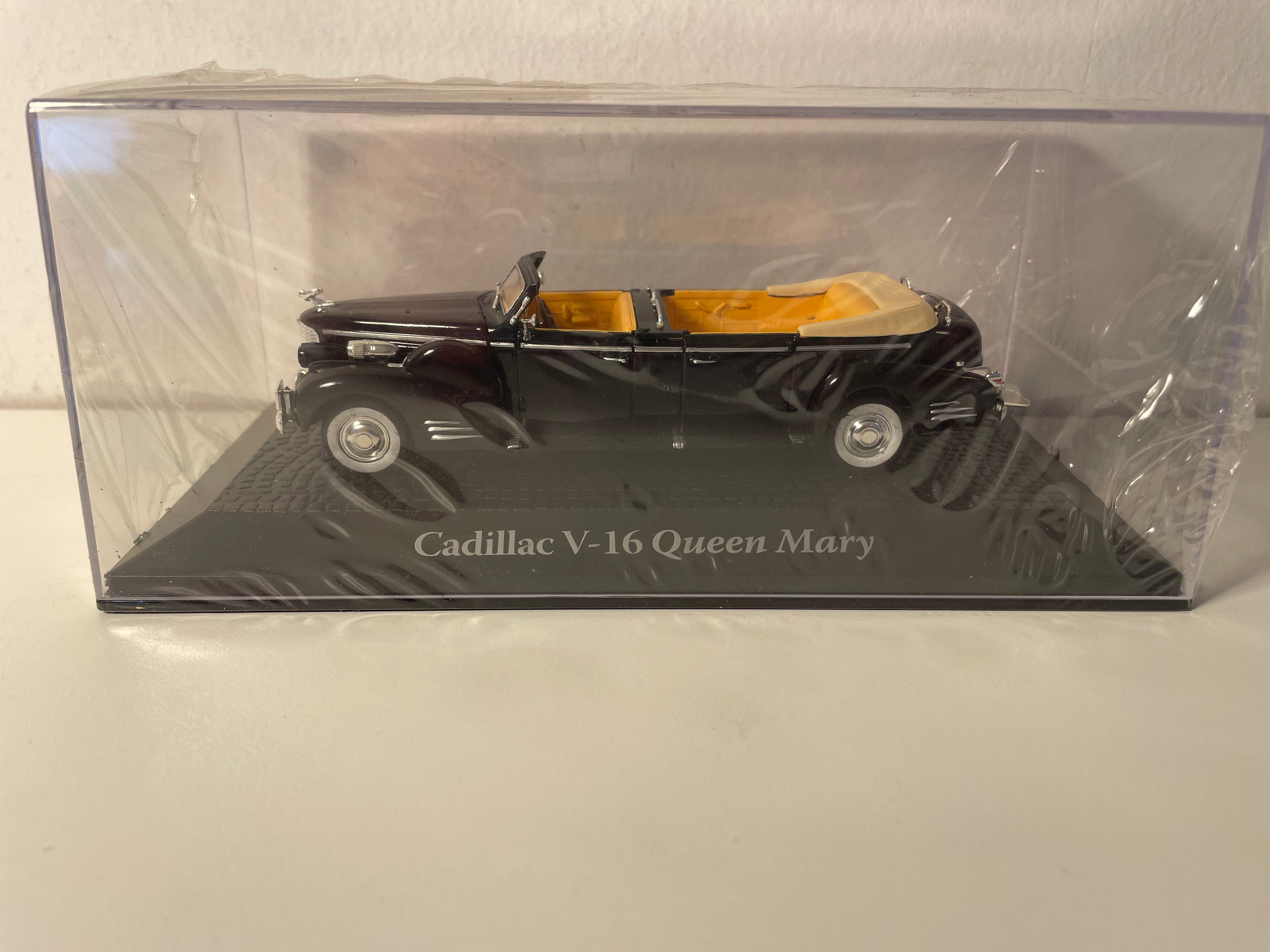 Schwaarze Cadillac V-16 Queen Mary (Head of State Auto Kollektioun)