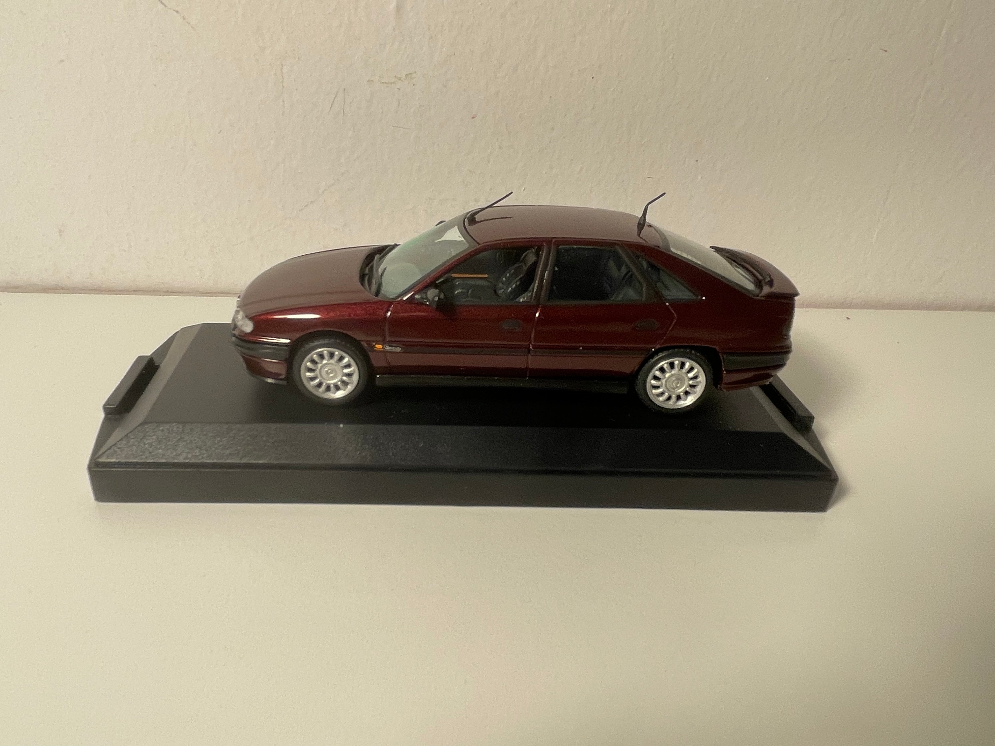Renault Safrane Baccara V6 burgund z 1993 - VITESSE
