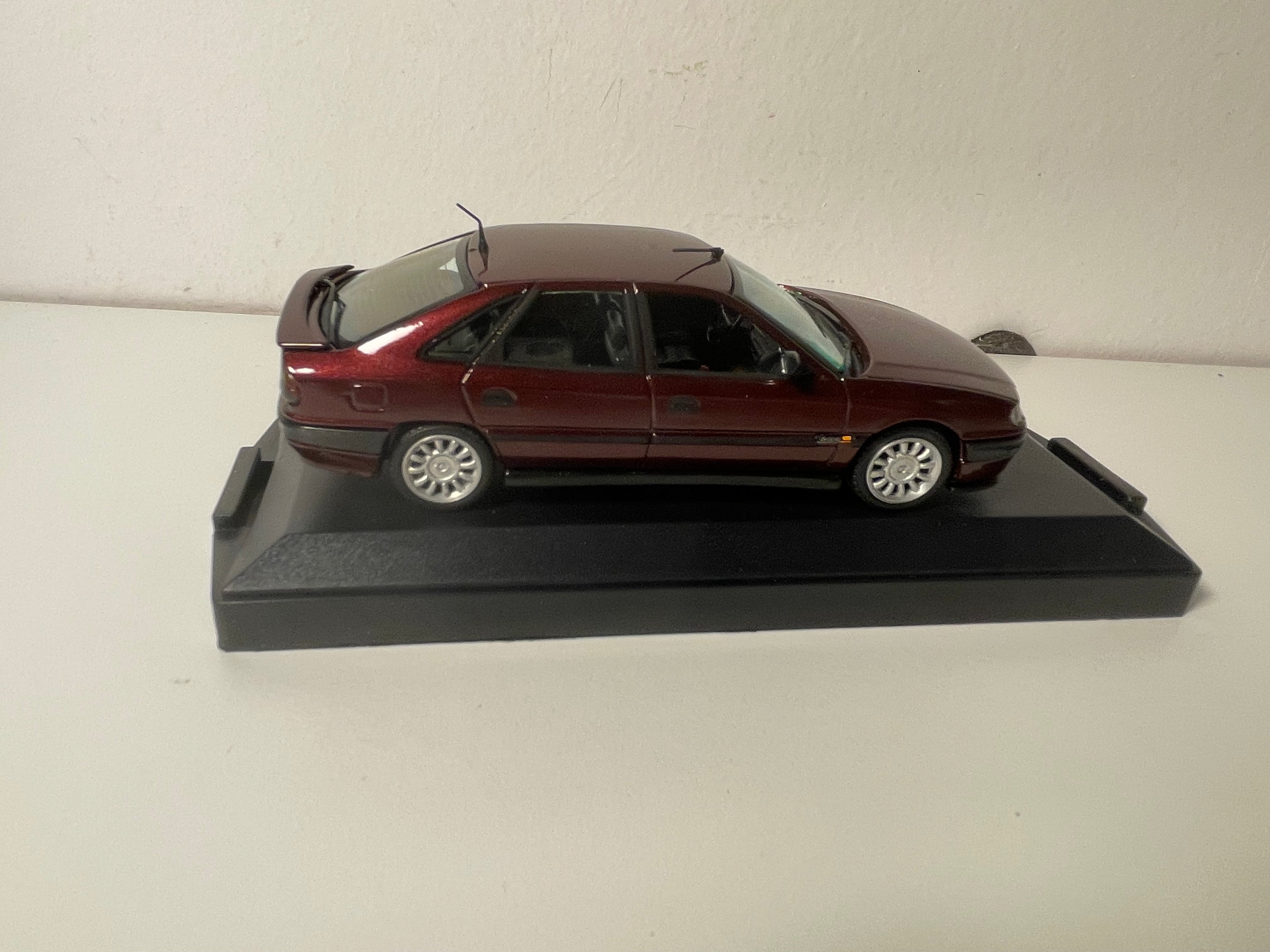 Renault Safrane Baccara V6 burgund z 1993 - VITESSE