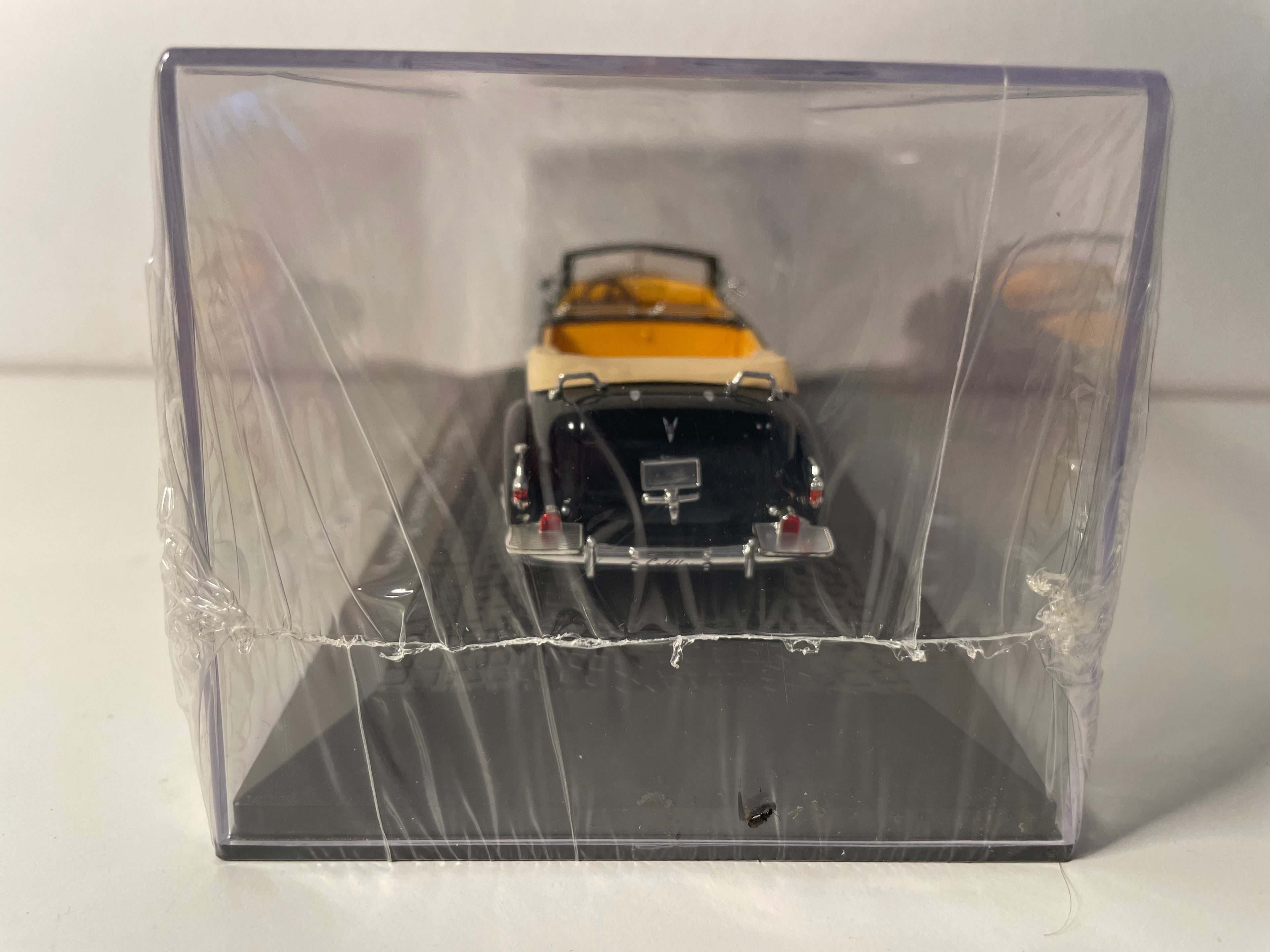 Schwaarze Cadillac V-16 Queen Mary (Head of State Auto Kollektioun)
