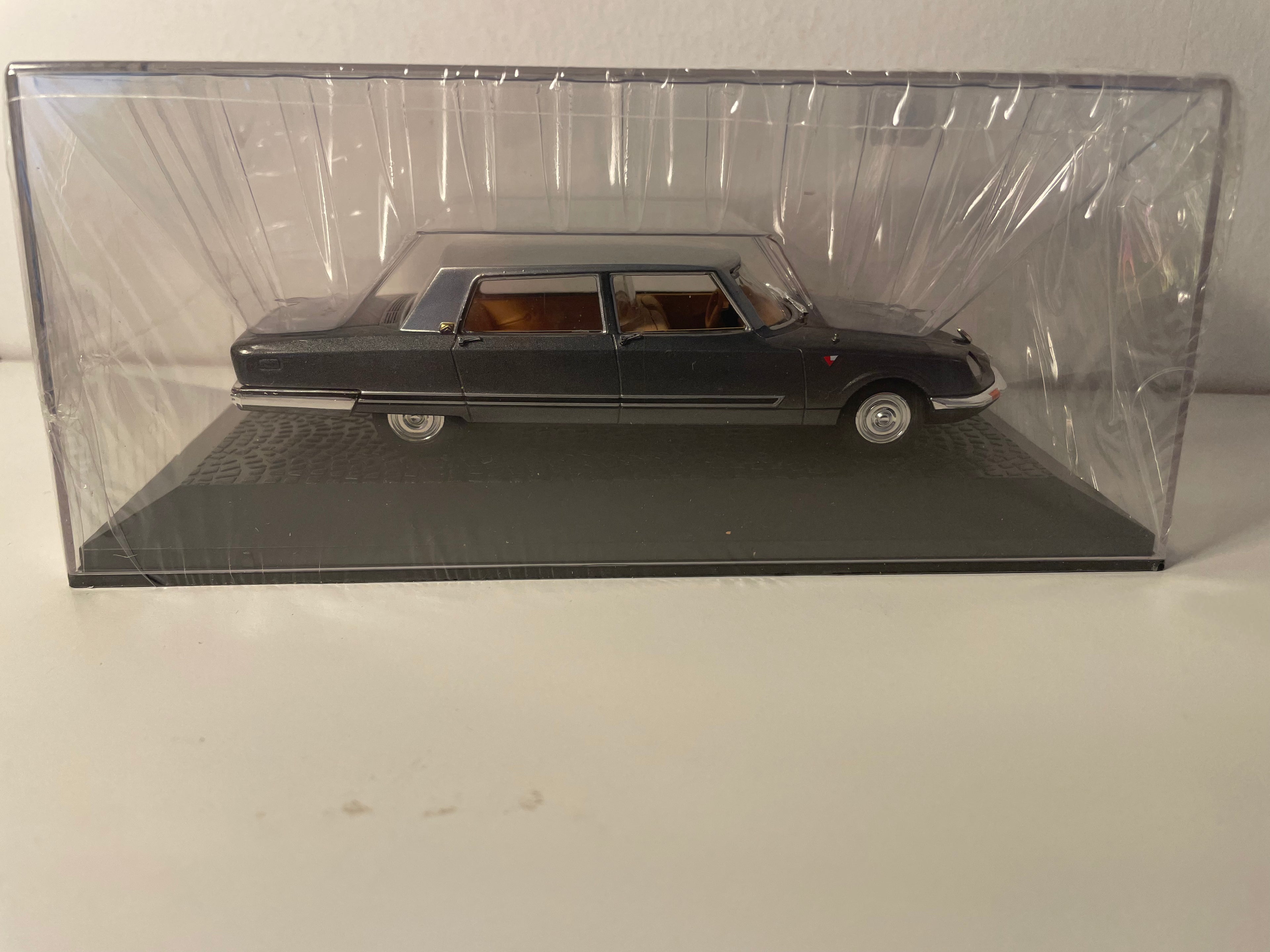 Citroën DS 21 Présidentielle Chapron grise (collection voitures de chefs d'état) - Visite de Nixon avec Charles de Gaulle en 1969