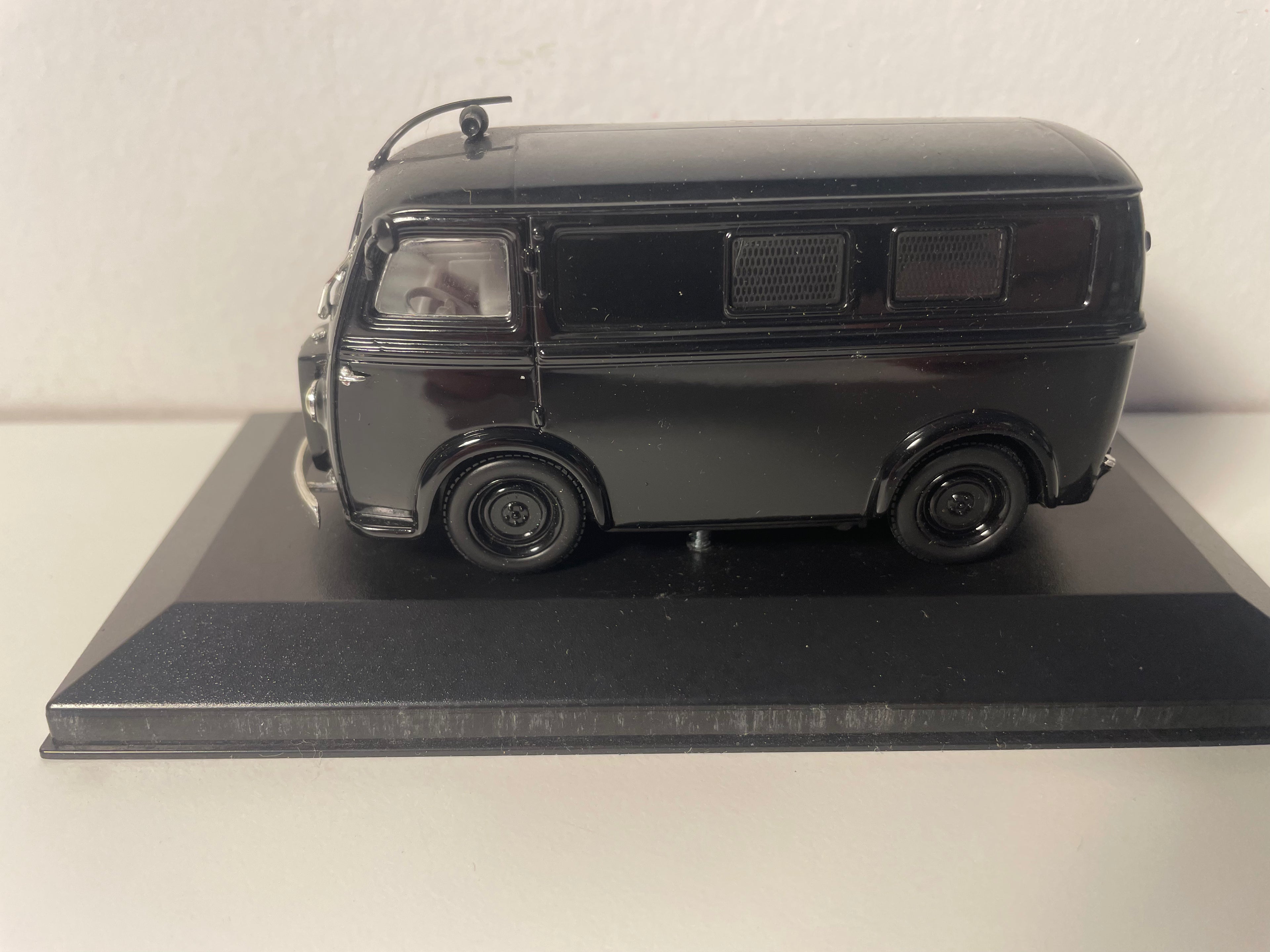 Peugeot D3A noir de 1950 POLICE - Norev
