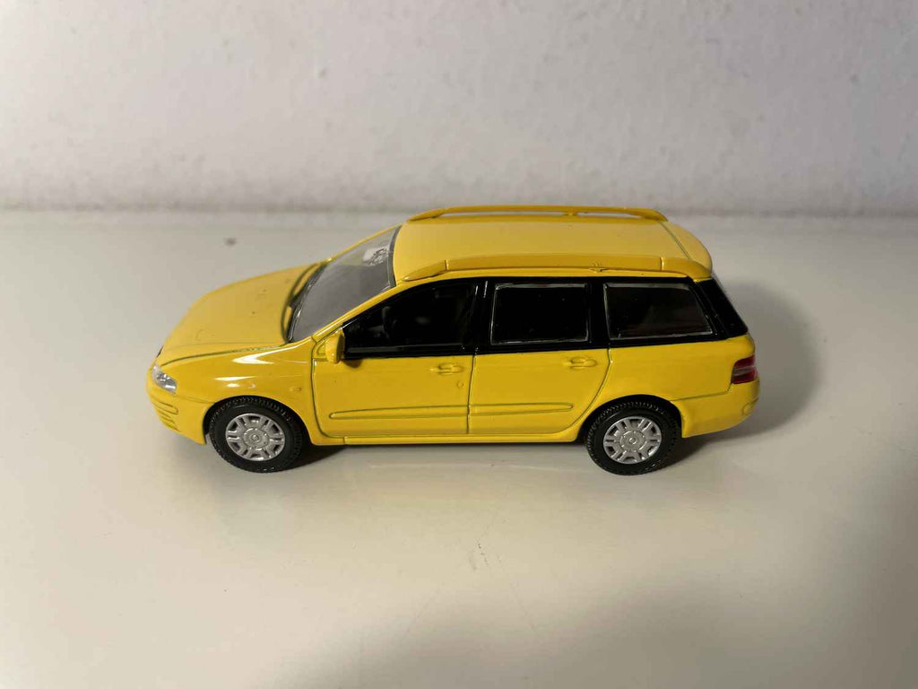 Fiat Stilo Familiar amarillo
